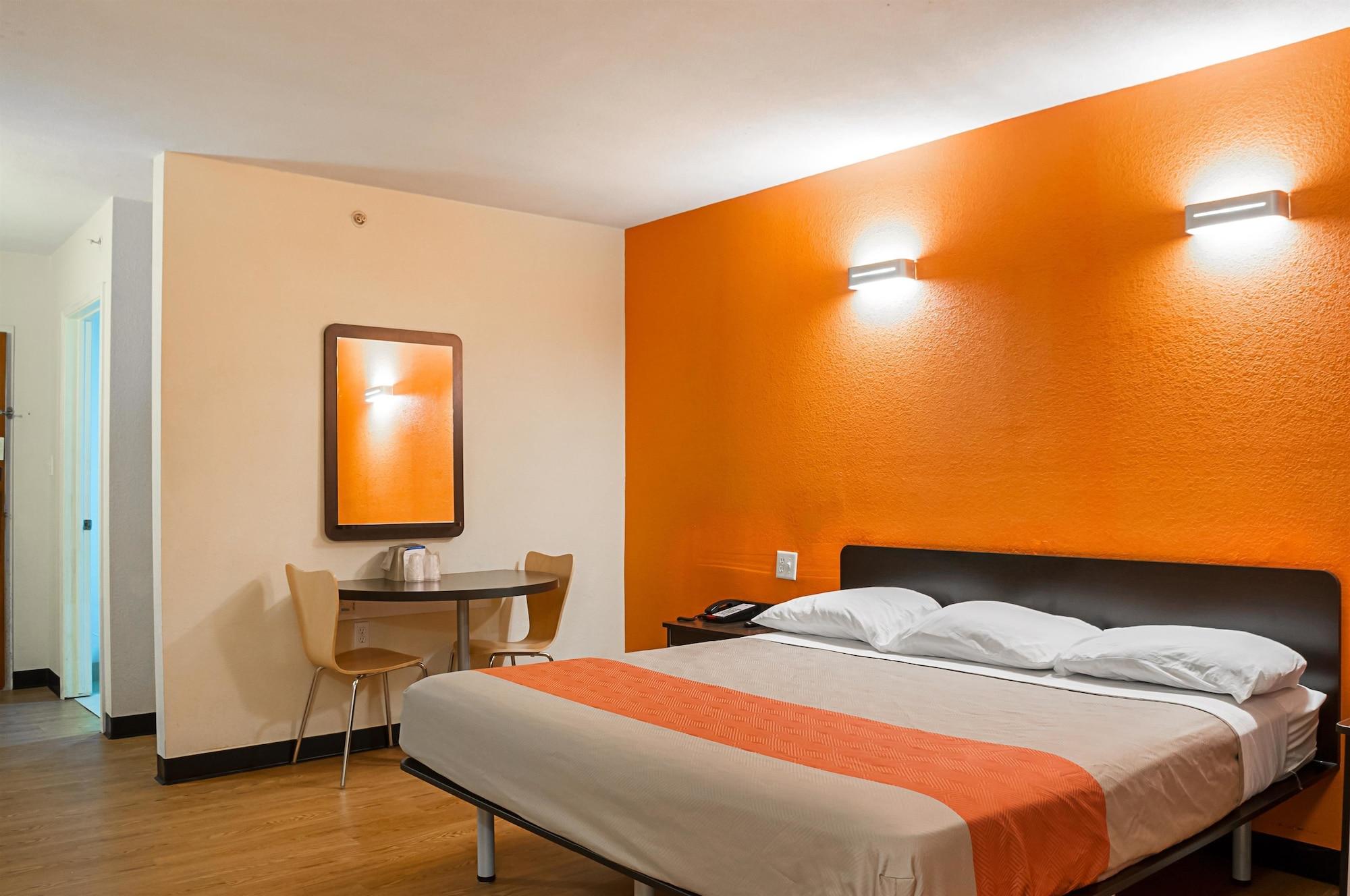 Hotel 6-new Orleans, La - Near Downtown