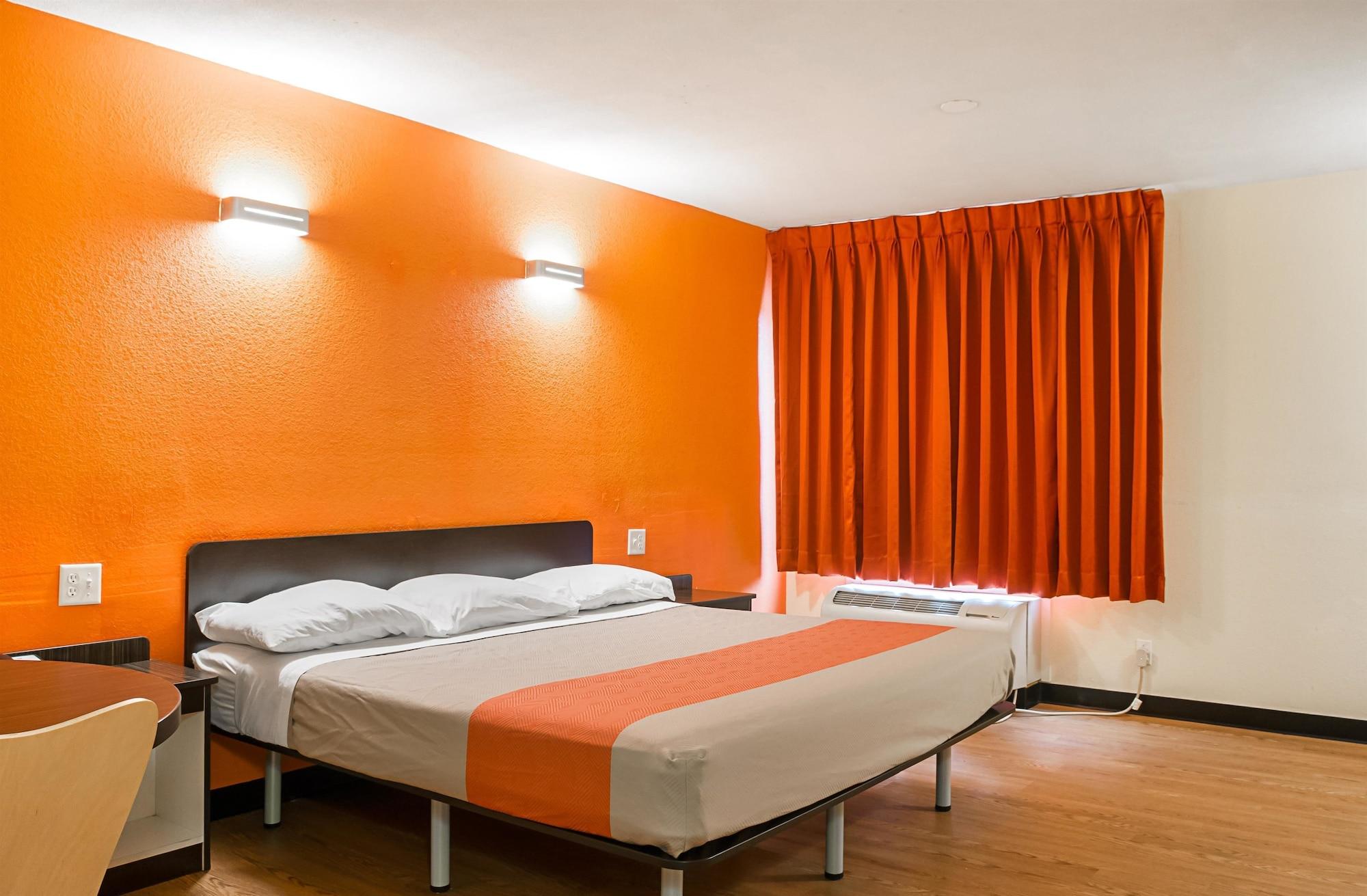 Hotel 6-new Orleans, La - Near Downtown New Orleans