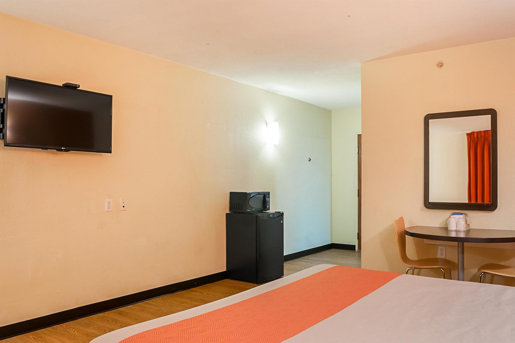 Hotel 6-new Orleans, La - Near Downtown 2*