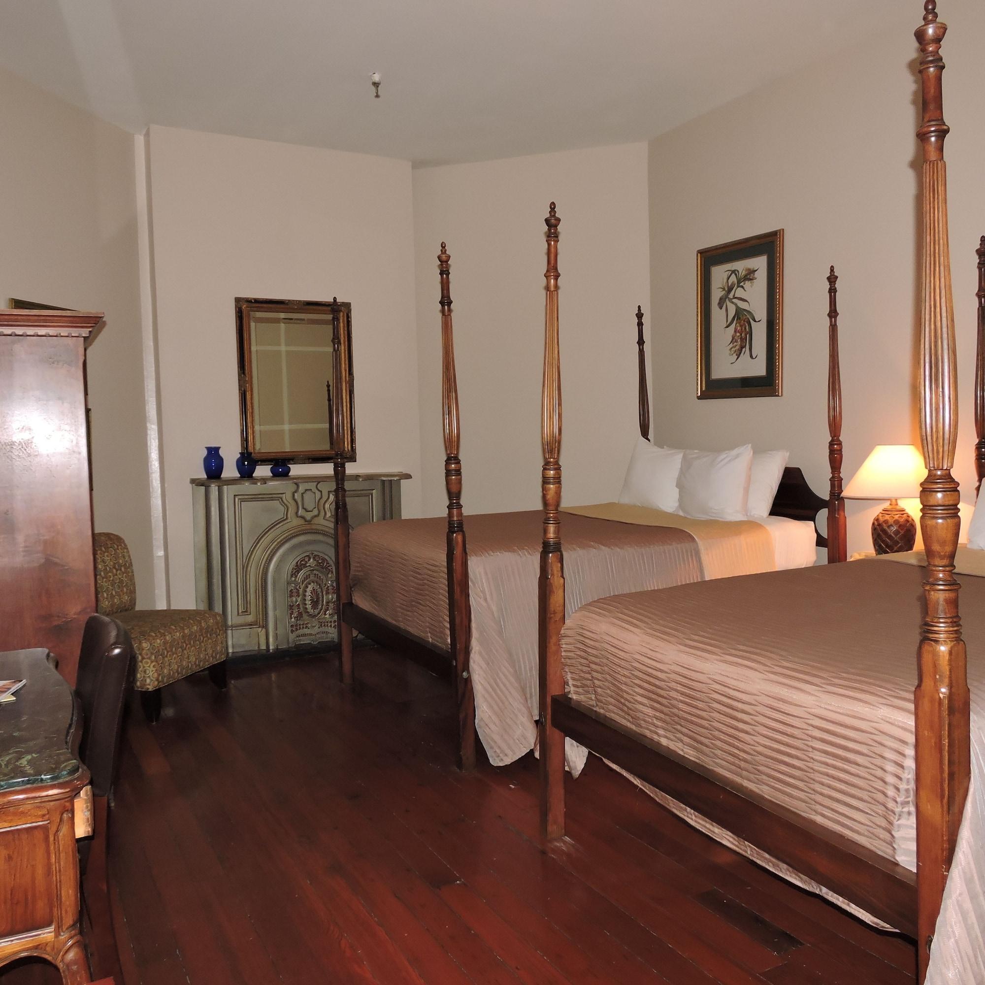 Courtyard By The French Quarter 3*