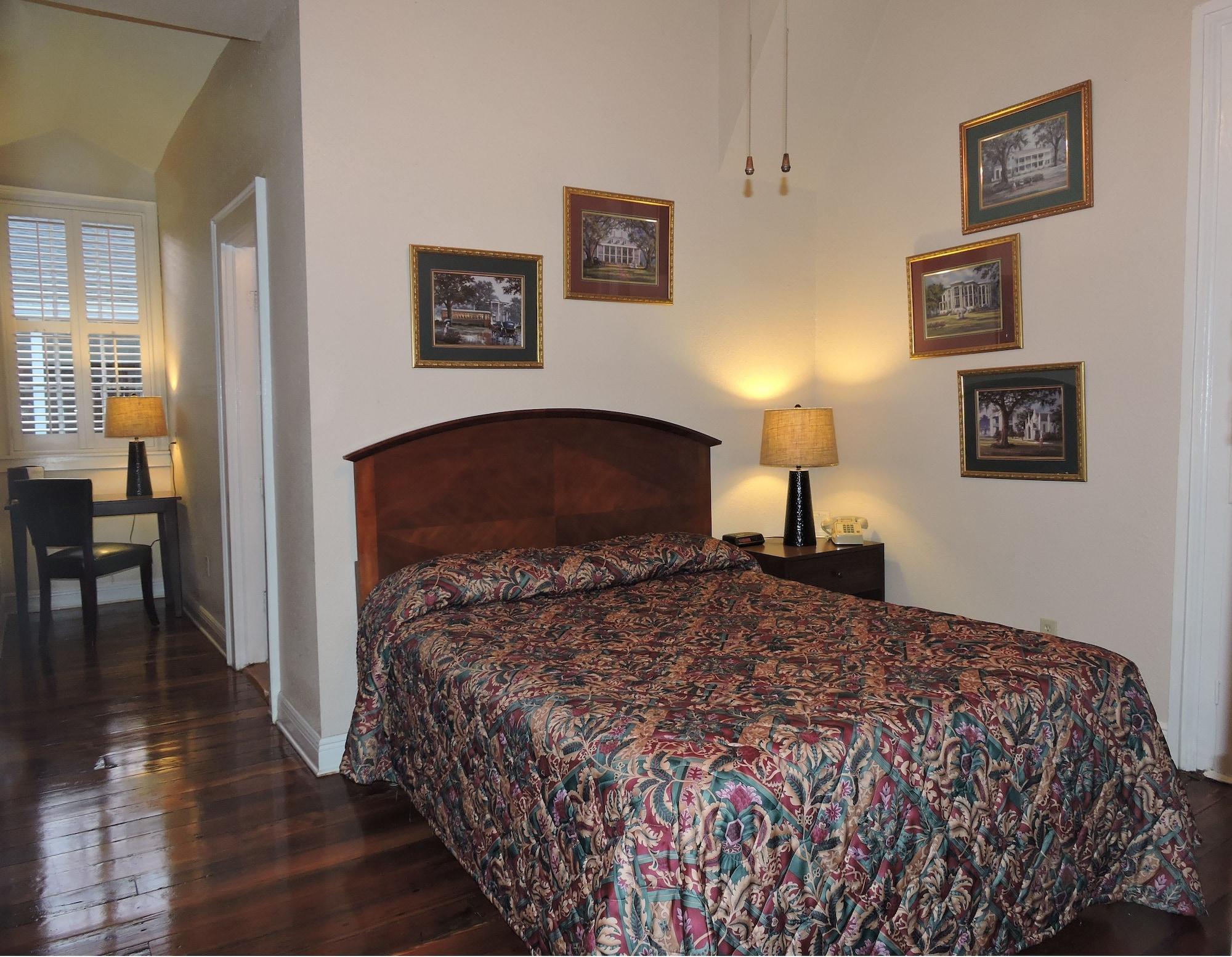 Courtyard By The French Quarter Hotel 3*