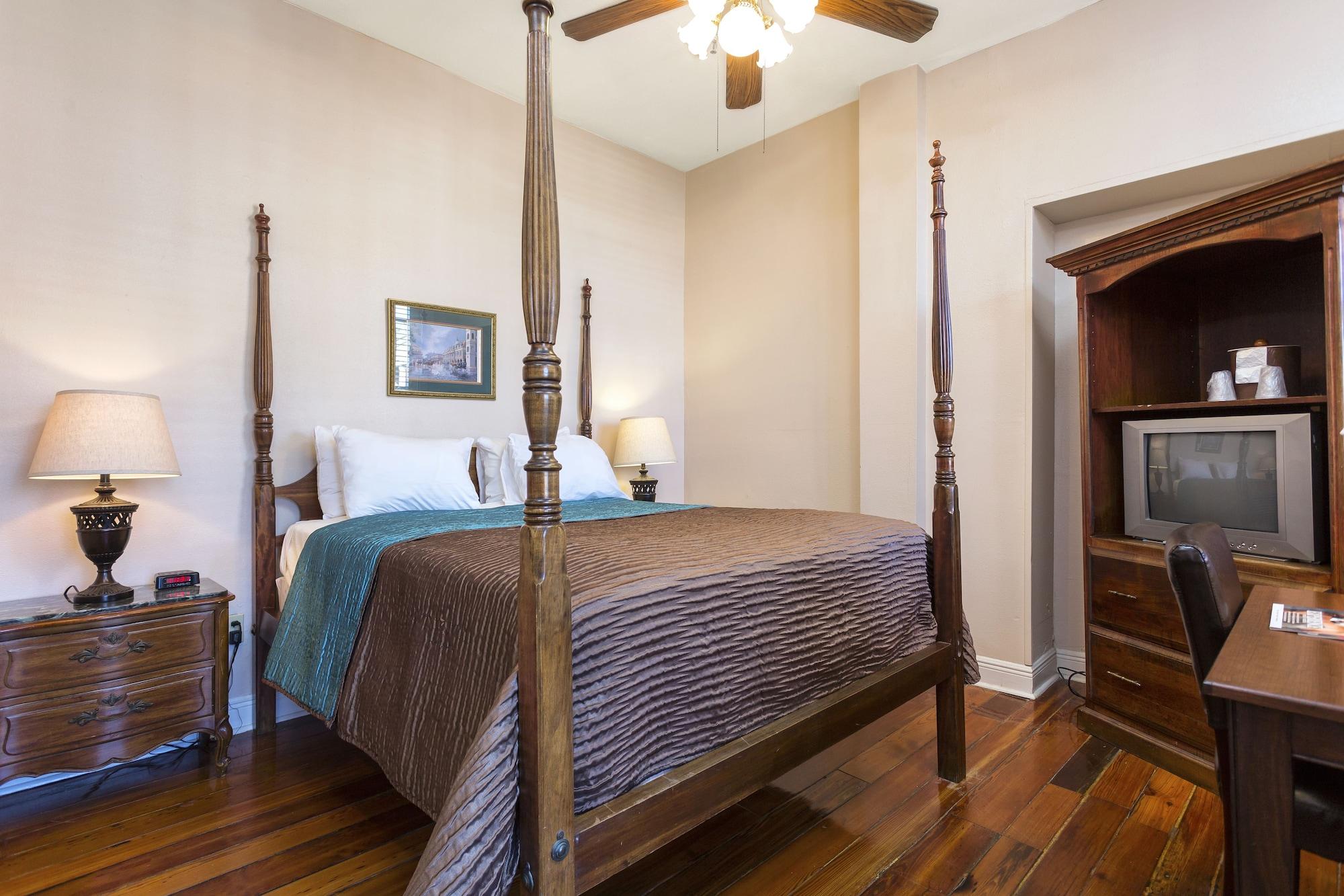 Courtyard By The French Quarter Hotel 3*