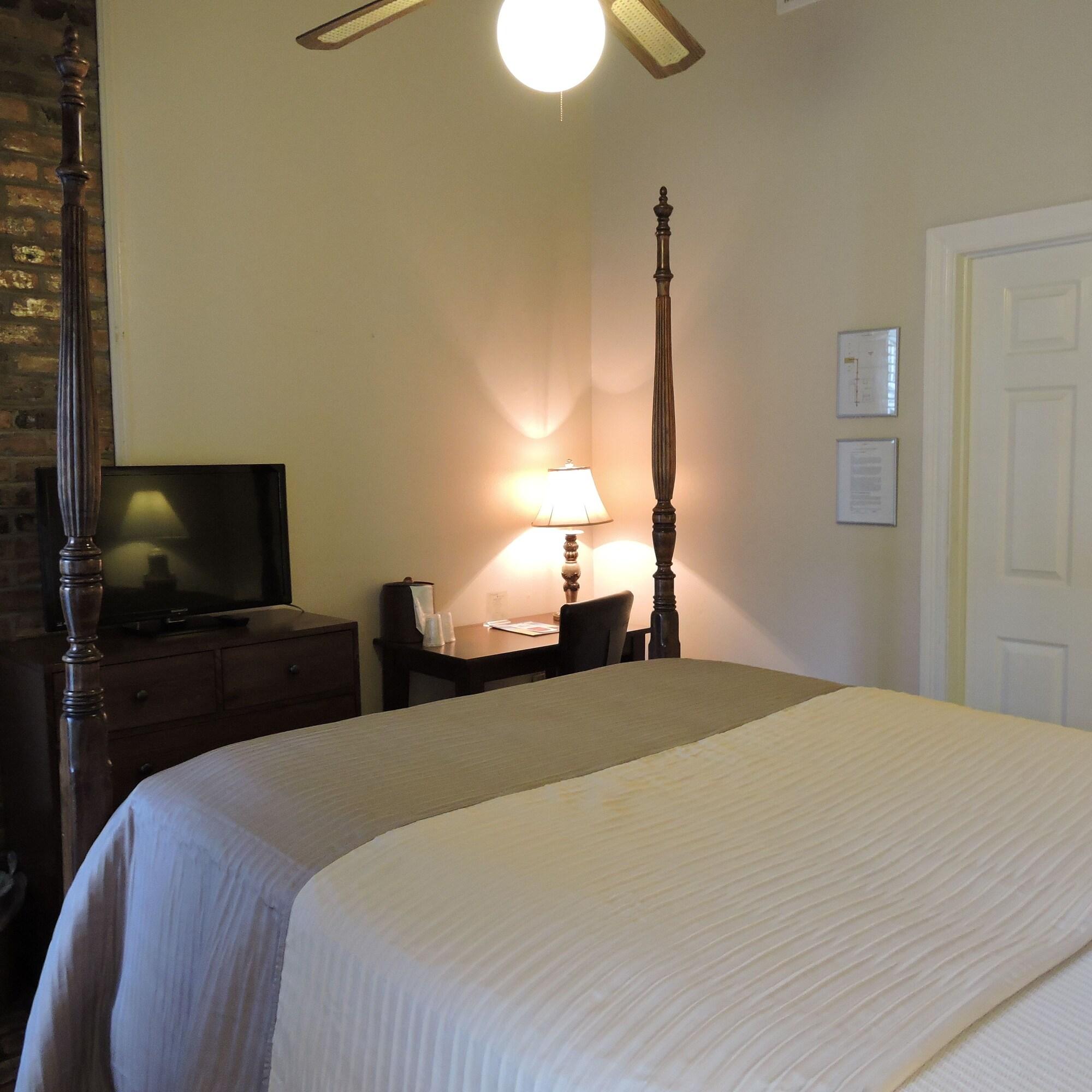 Courtyard By The French Quarter 3*