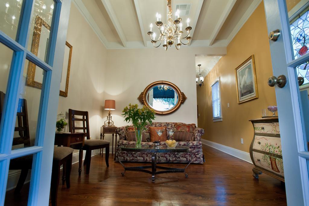 Inn Jazz Quarters