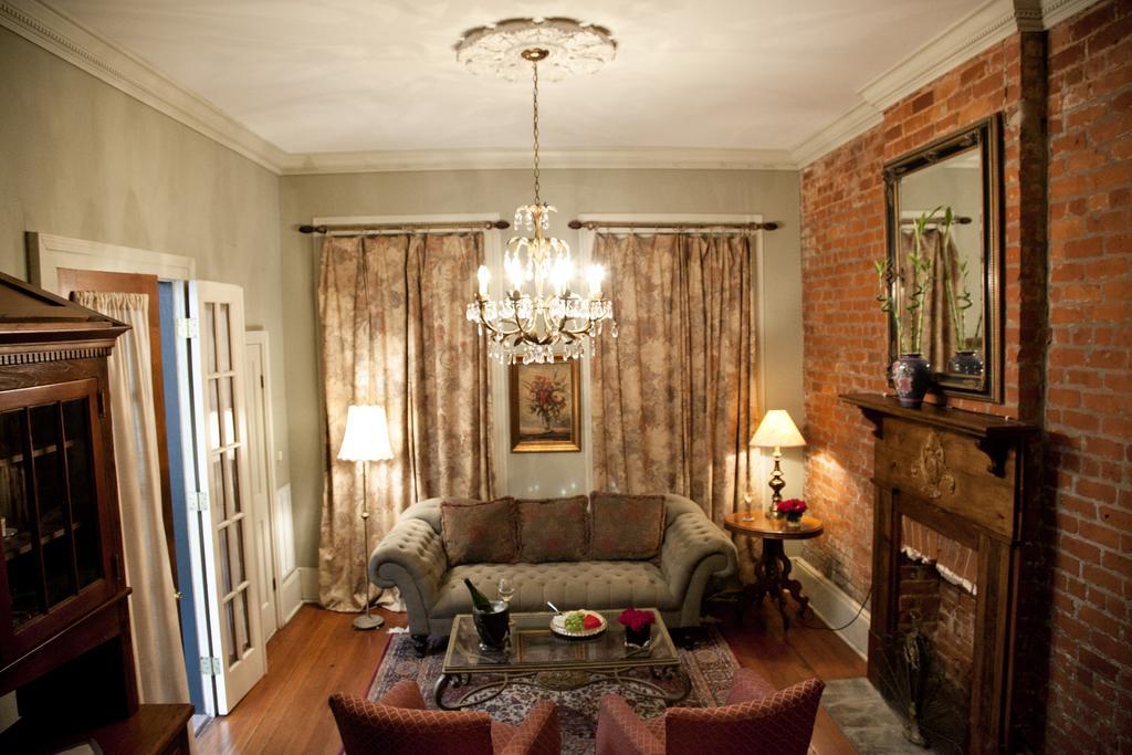 Inn Jazz Quarters