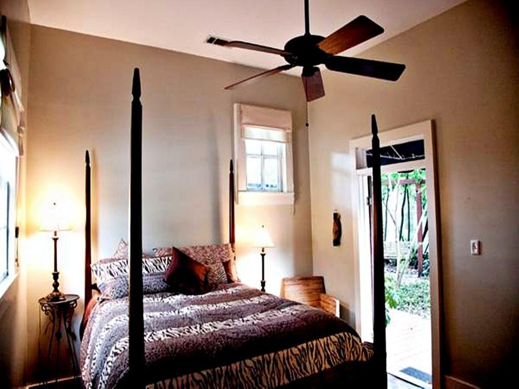 Inn Jazz Quarters