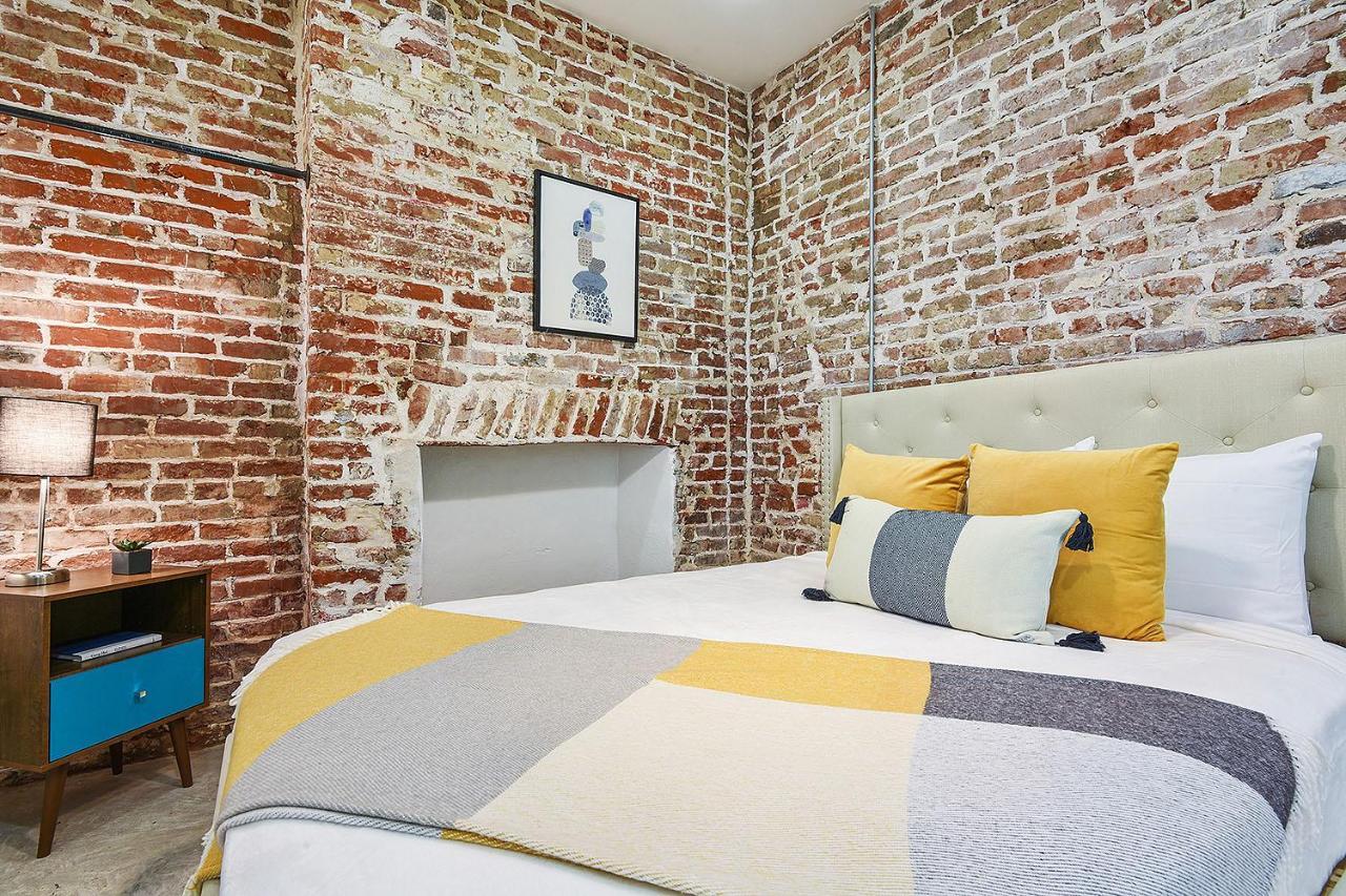 3bd / 6 Guests / Phenomenal Location Apartment