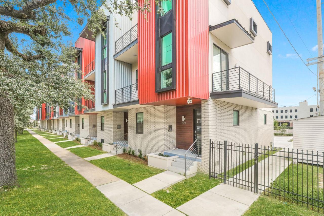 Private Townhouse In A Secure Location * New Orleans