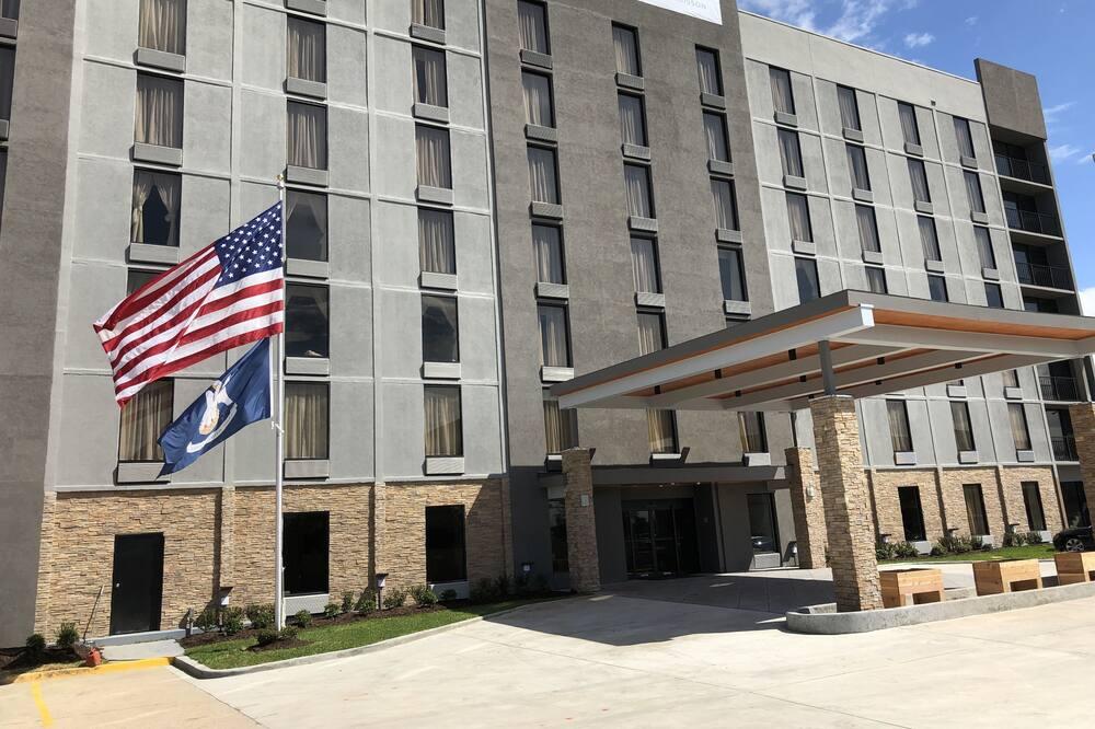 Country & By Radisson, I-10 East, La Hotel