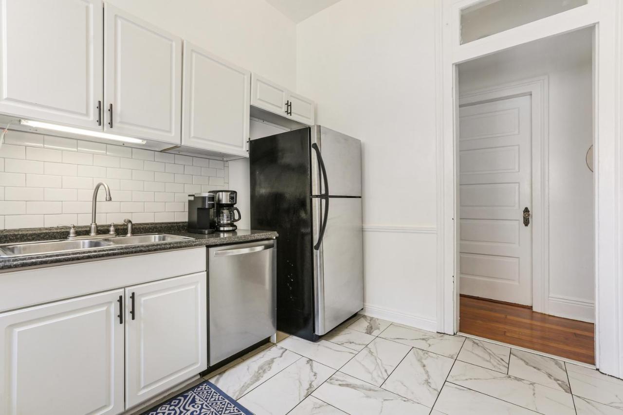 Uptown Spacious 4bd/3ba With Historic Charm Holiday home