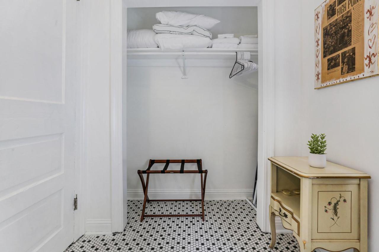 Uptown Spacious 4bd/3ba With Historic Charm *