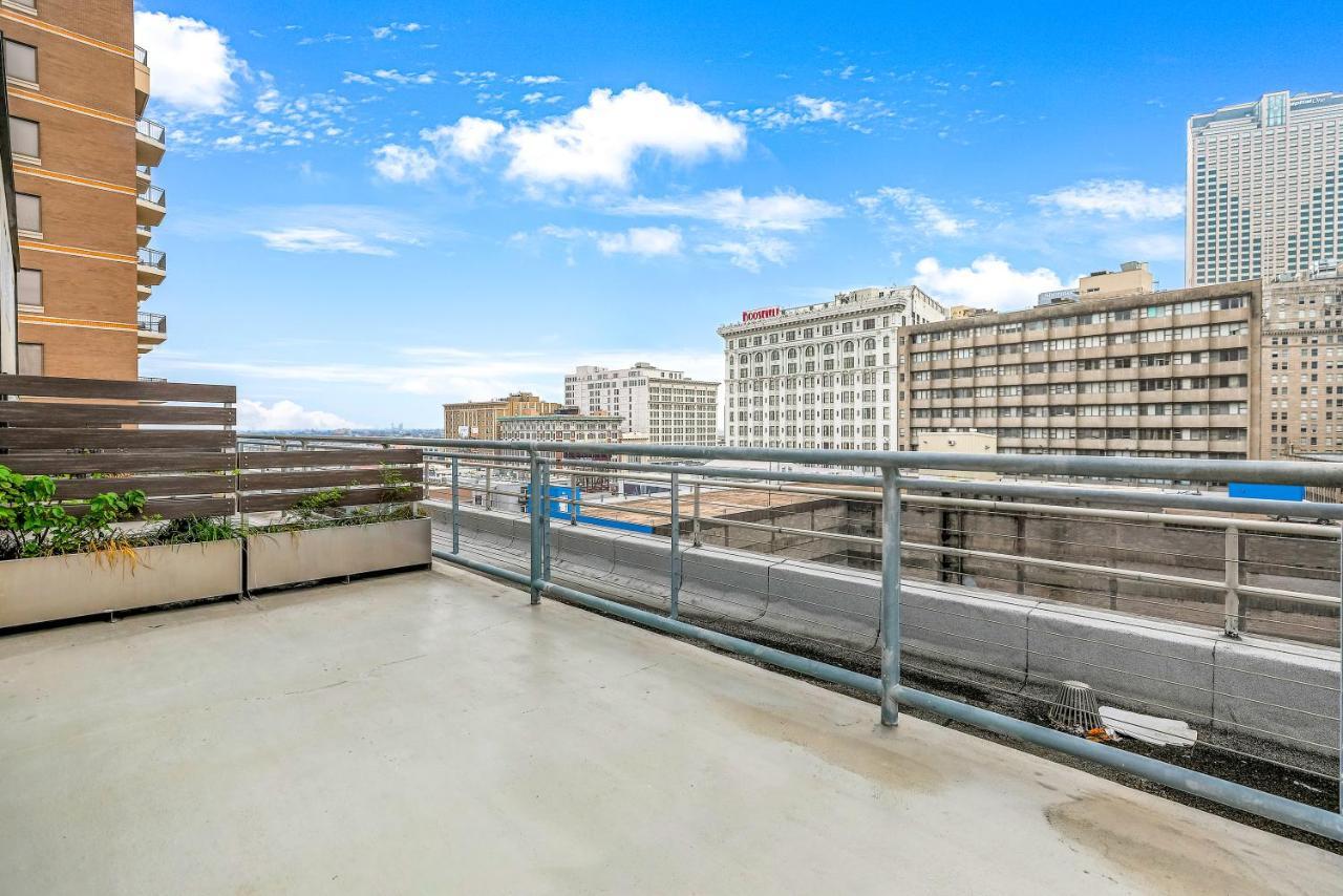 2 Bedroom Elegant In Downtown