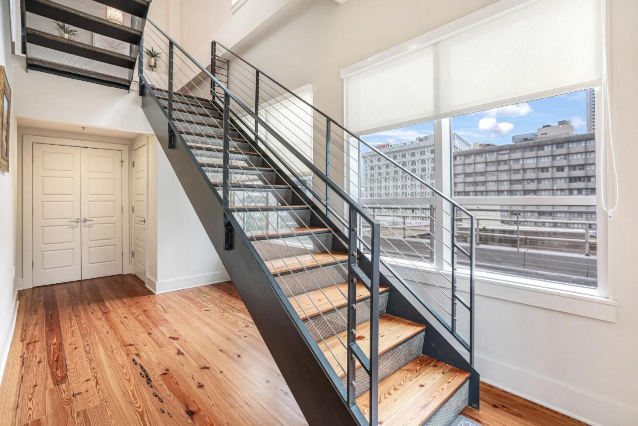2 Bedroom Elegant In Downtown