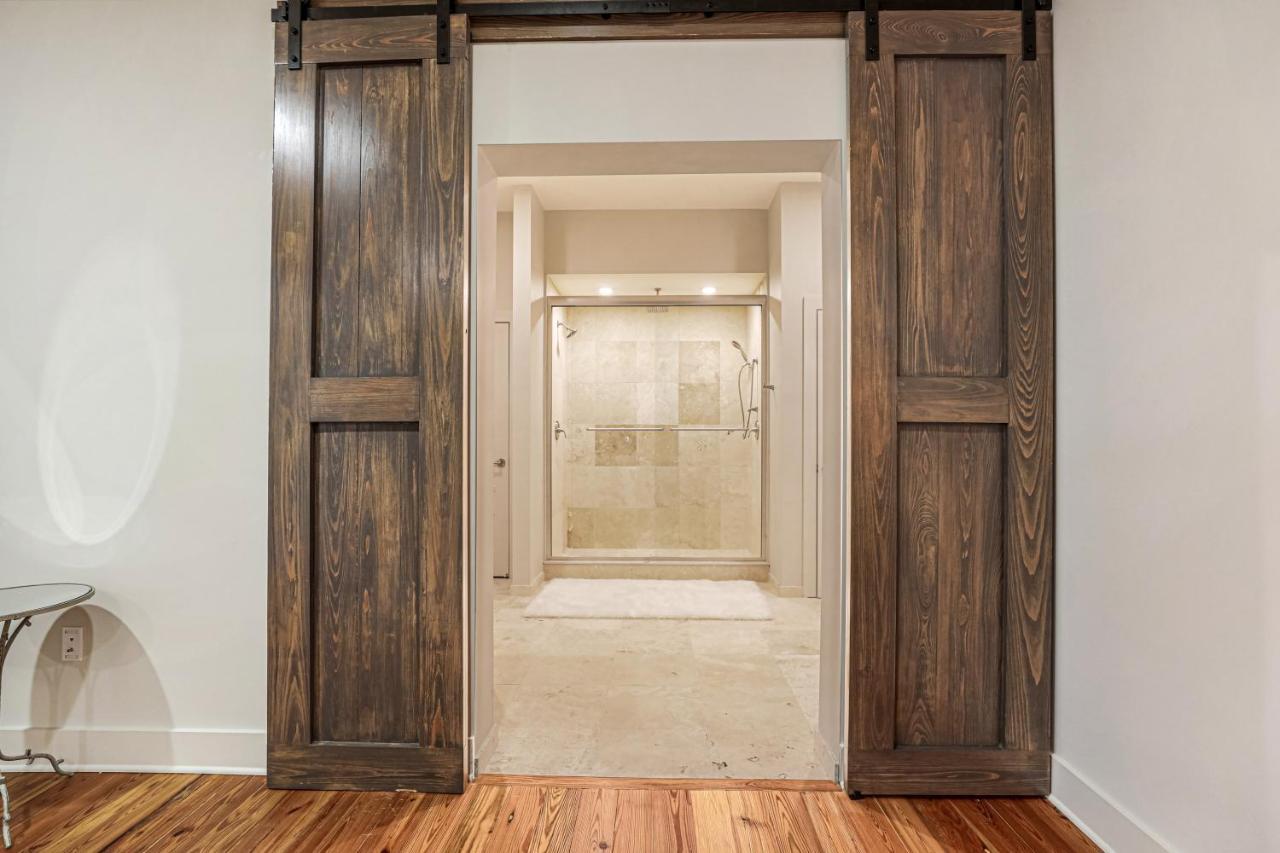 2 Bedroom Elegant In Downtown Apartment New Orleans