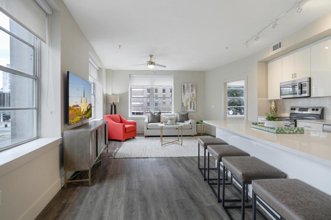 Apartment 2 Bedroom Elegant In Downtown