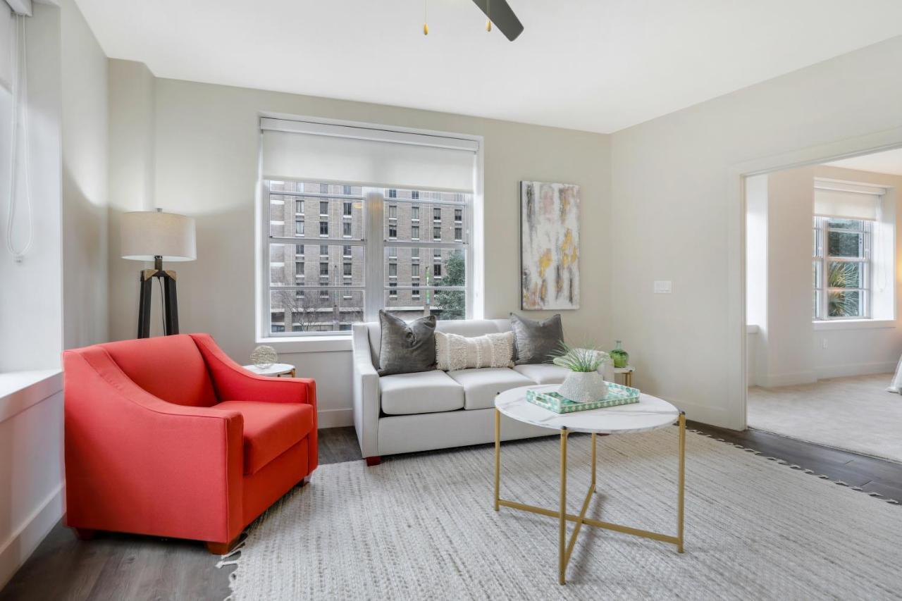 Apartment 2 Bedroom Elegant In Downtown