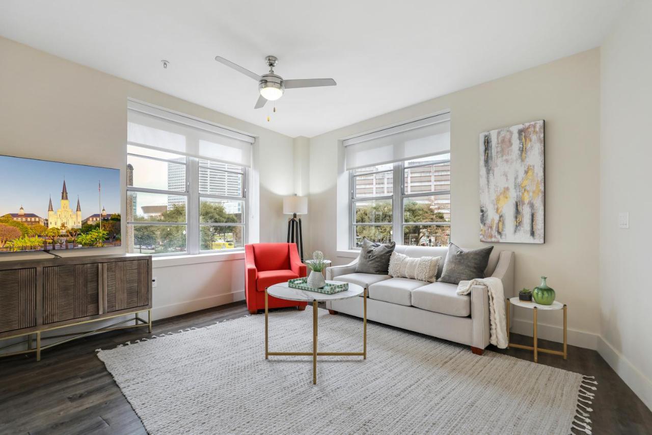 2 Bedroom Elegant In Downtown