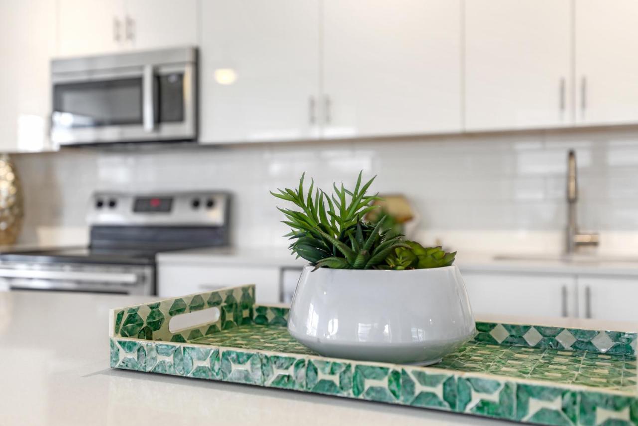 2 Bedroom Elegant In Downtown *