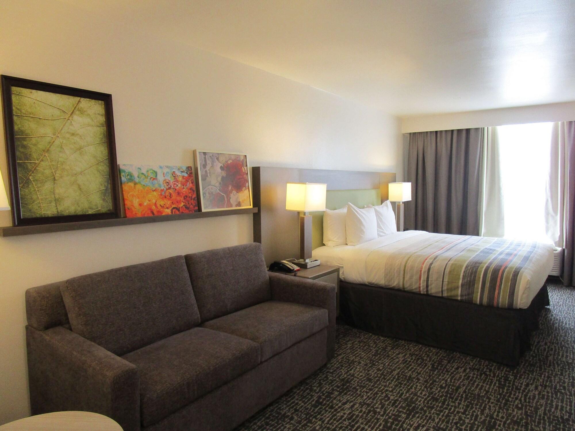Country & By Radisson, I-10 East, La Hotel New Orleans
