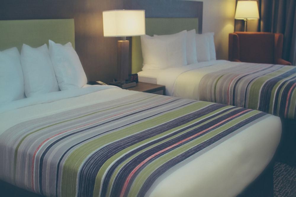 Country & By Radisson, I-10 East, La Hotel New Orleans