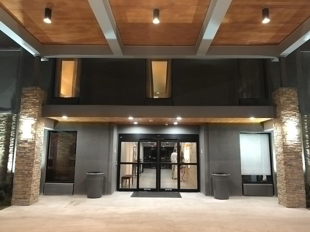 Hotel Country & By Radisson, I-10 East, La
