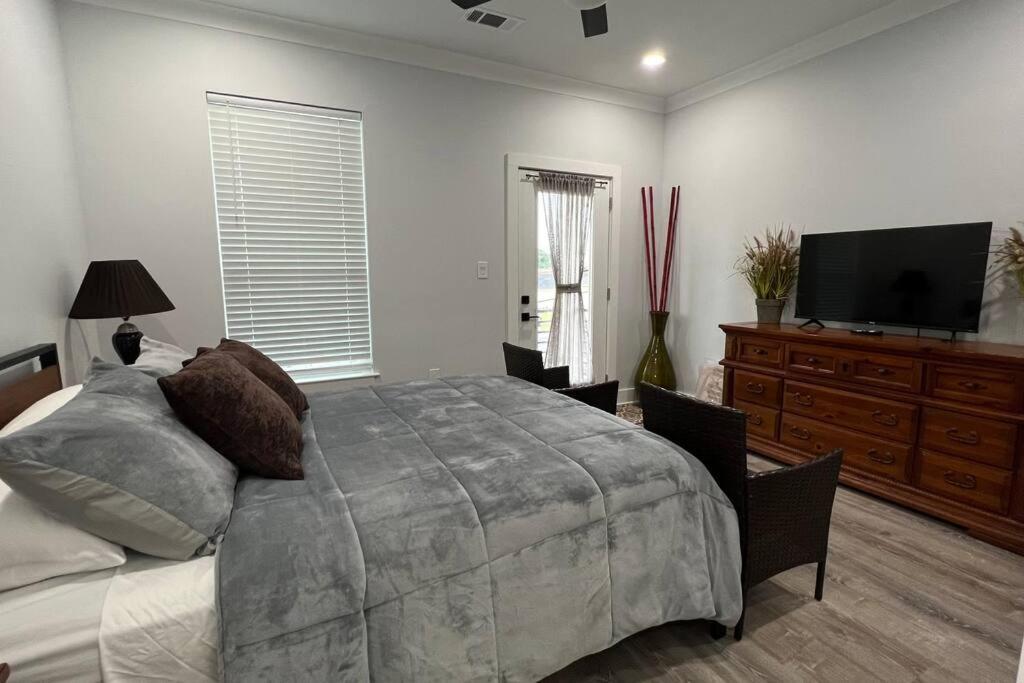 Bywater St Claude Area With Charm! 3 Miles From The French Quarter *