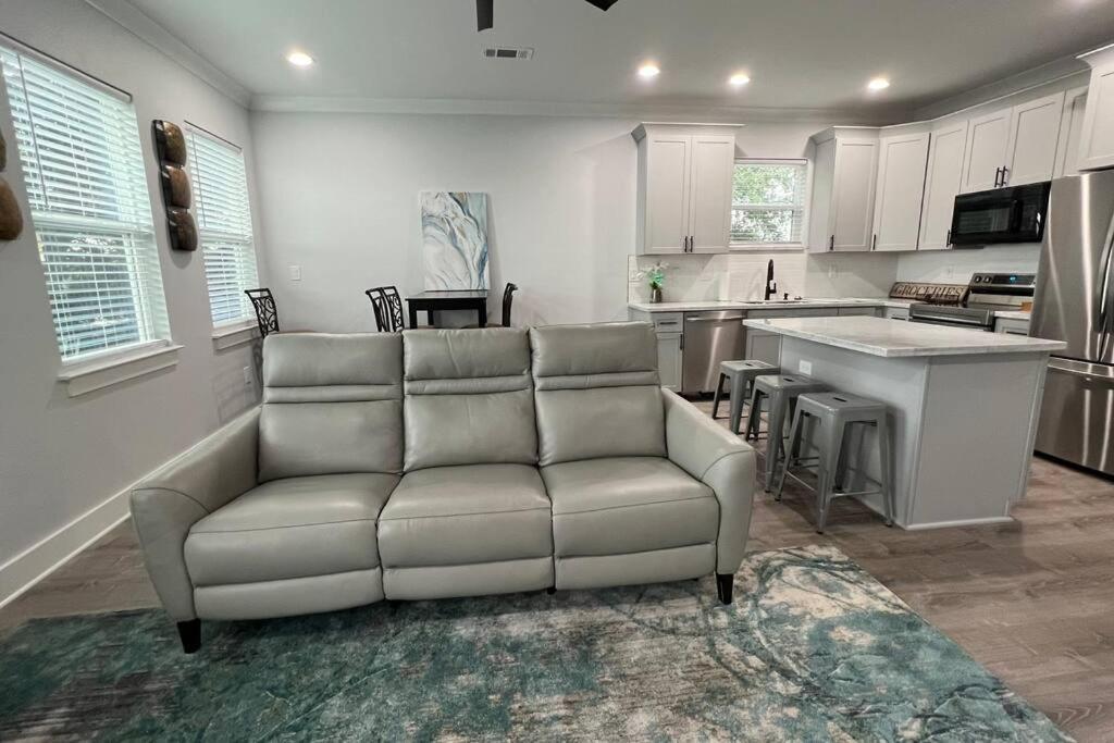 Bywater St Claude Area With Charm! 3 Miles From The French Quarter *