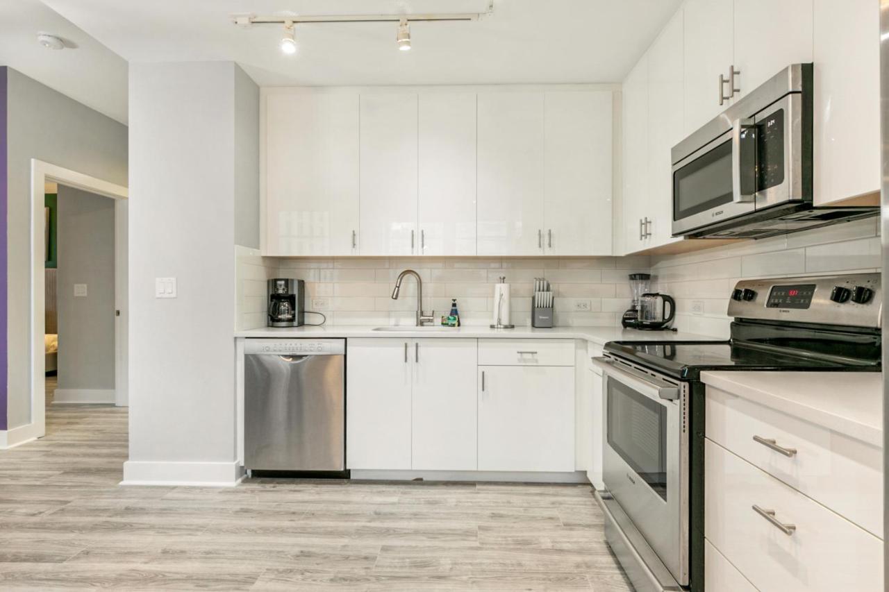 4bd Oasis - Steps To French Quarter Apartment *
