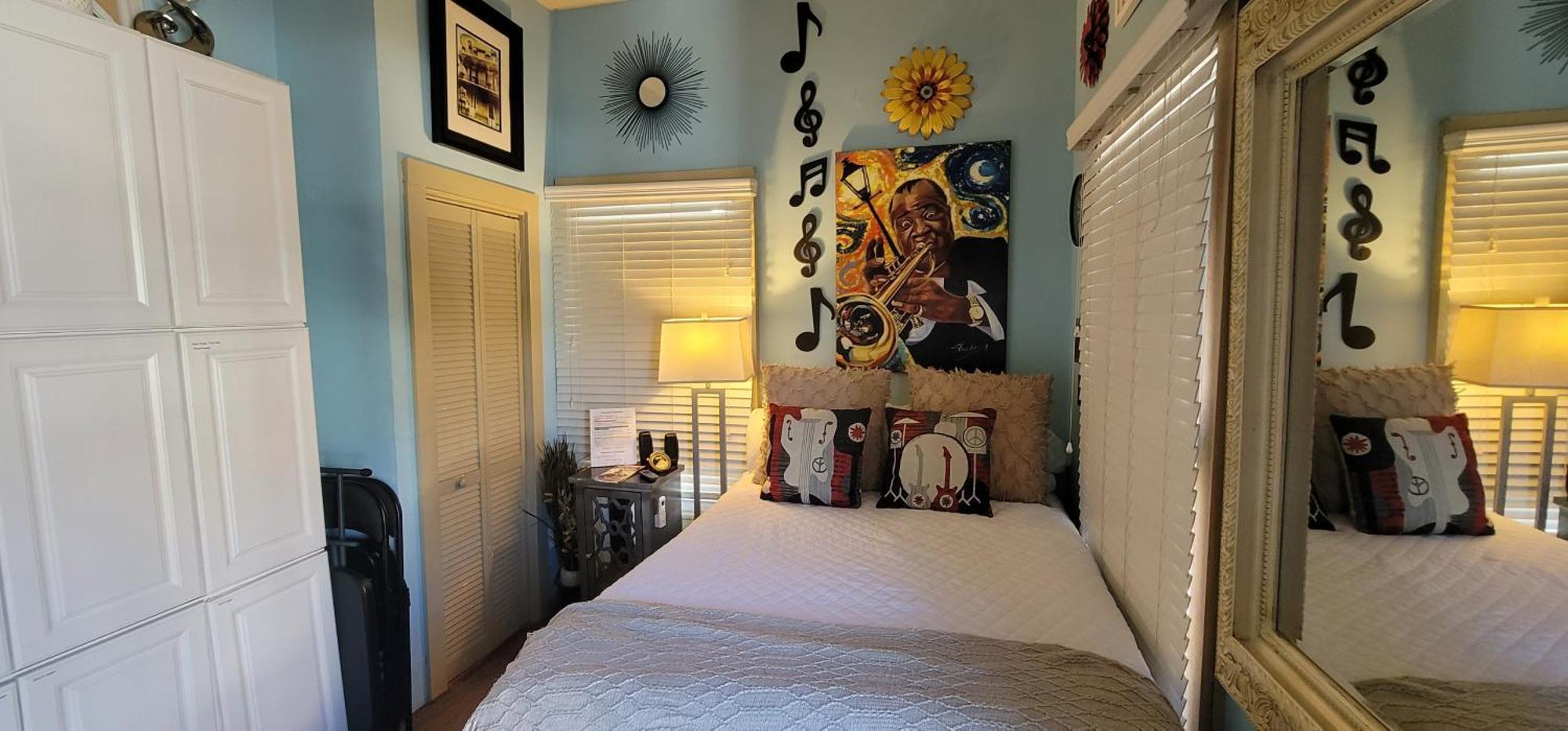 Jazzy Studio In A Great Location Apartment *