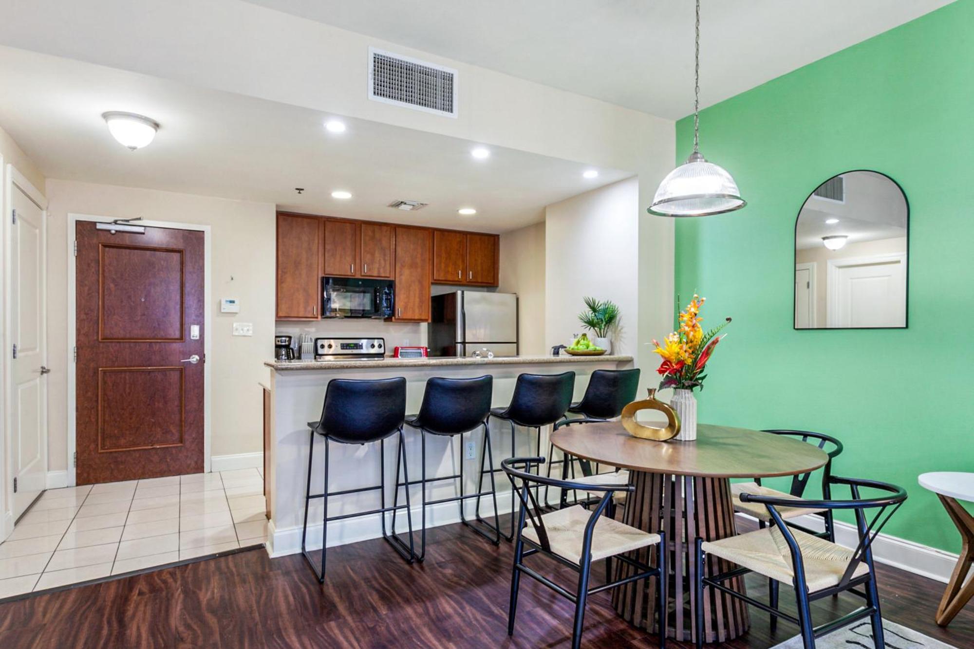 Spacious Modern Near French Quarter *