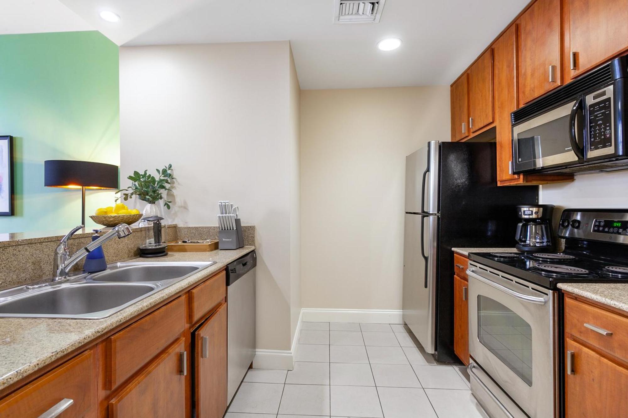 Spacious Modern Near French Quarter Apartment