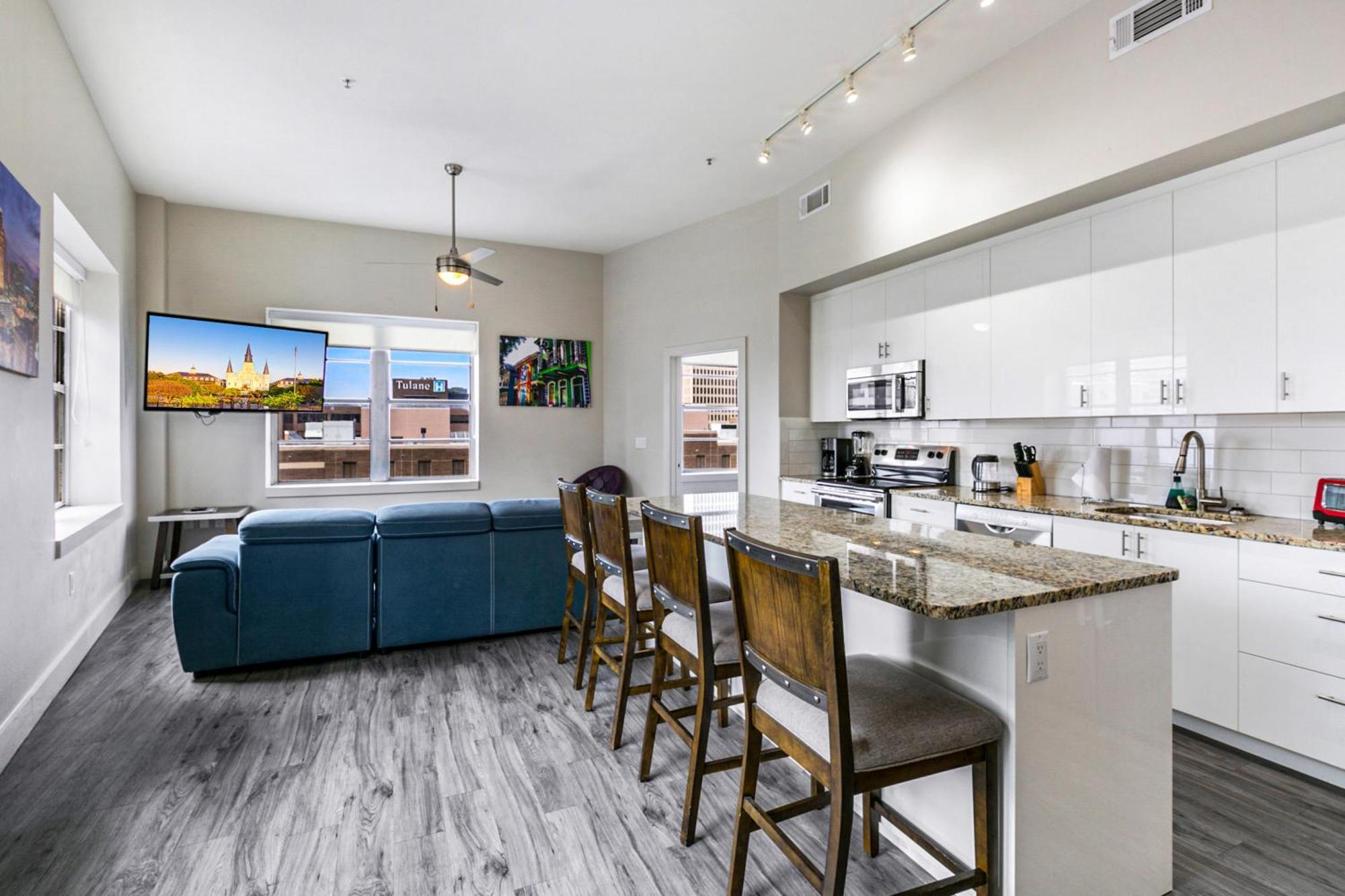 2 Bedroom Elegant In Downtown *