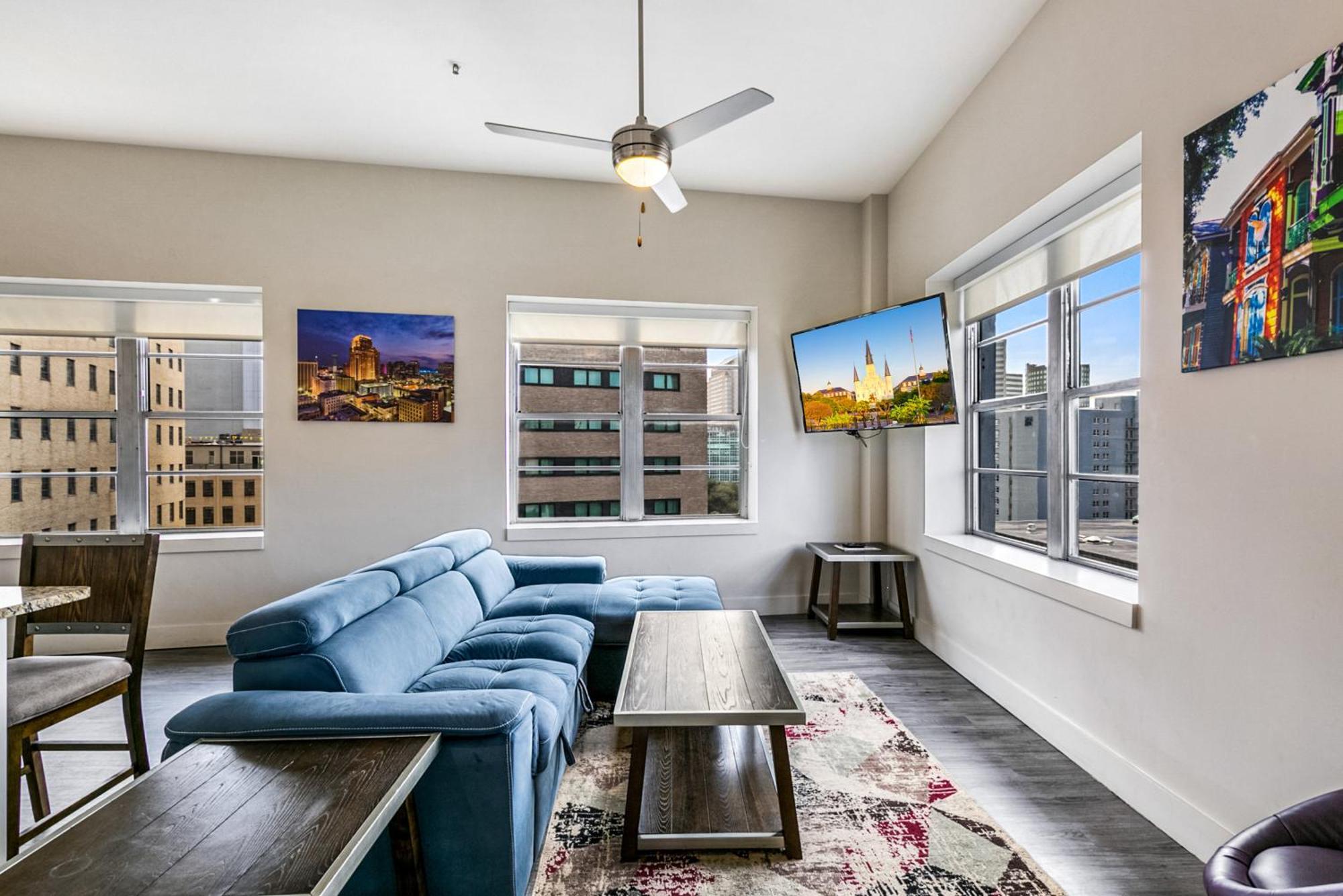 2 Bedroom Elegant In Downtown *