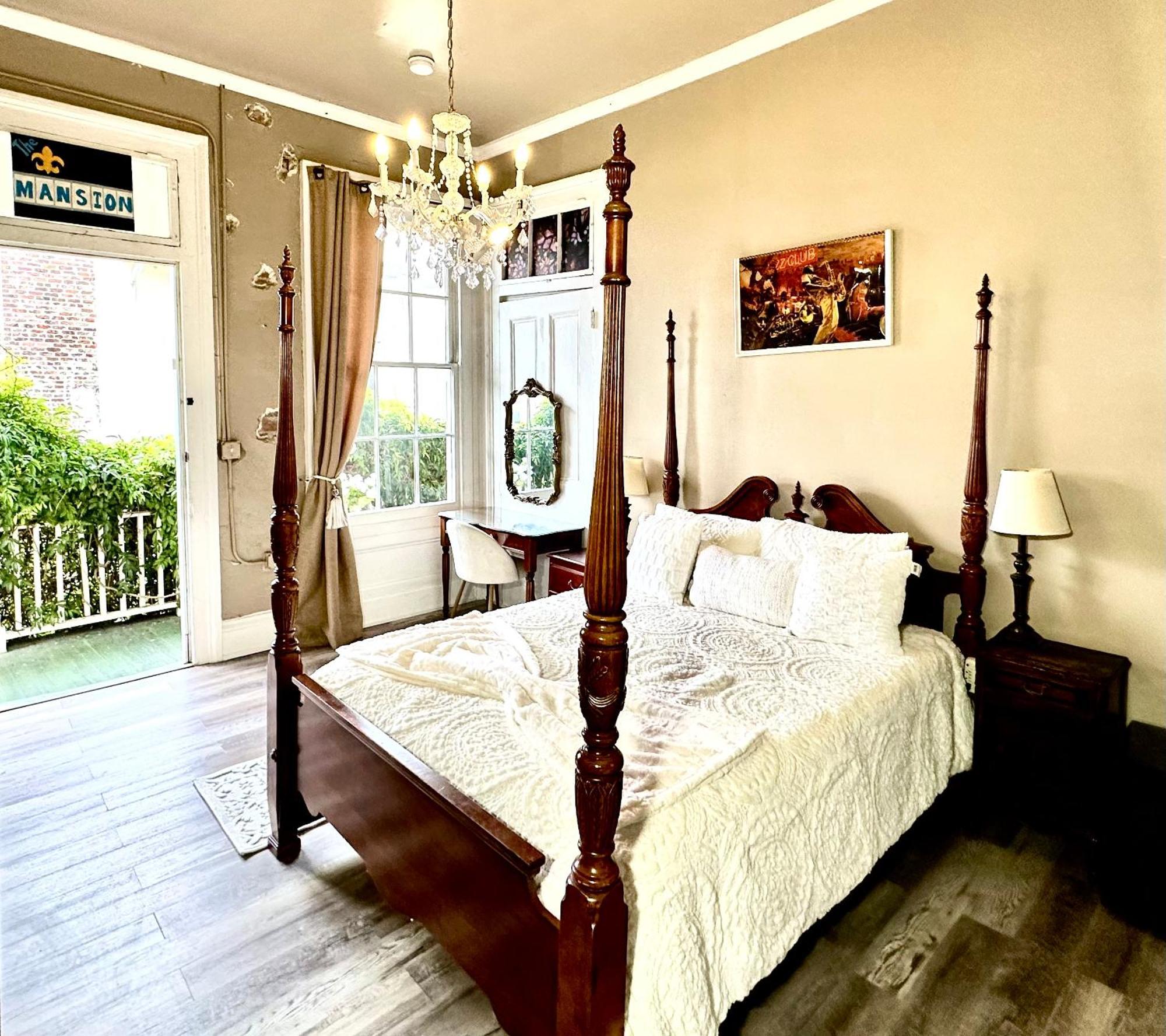 Fleur De Lis Mansion Bed & Breakfast