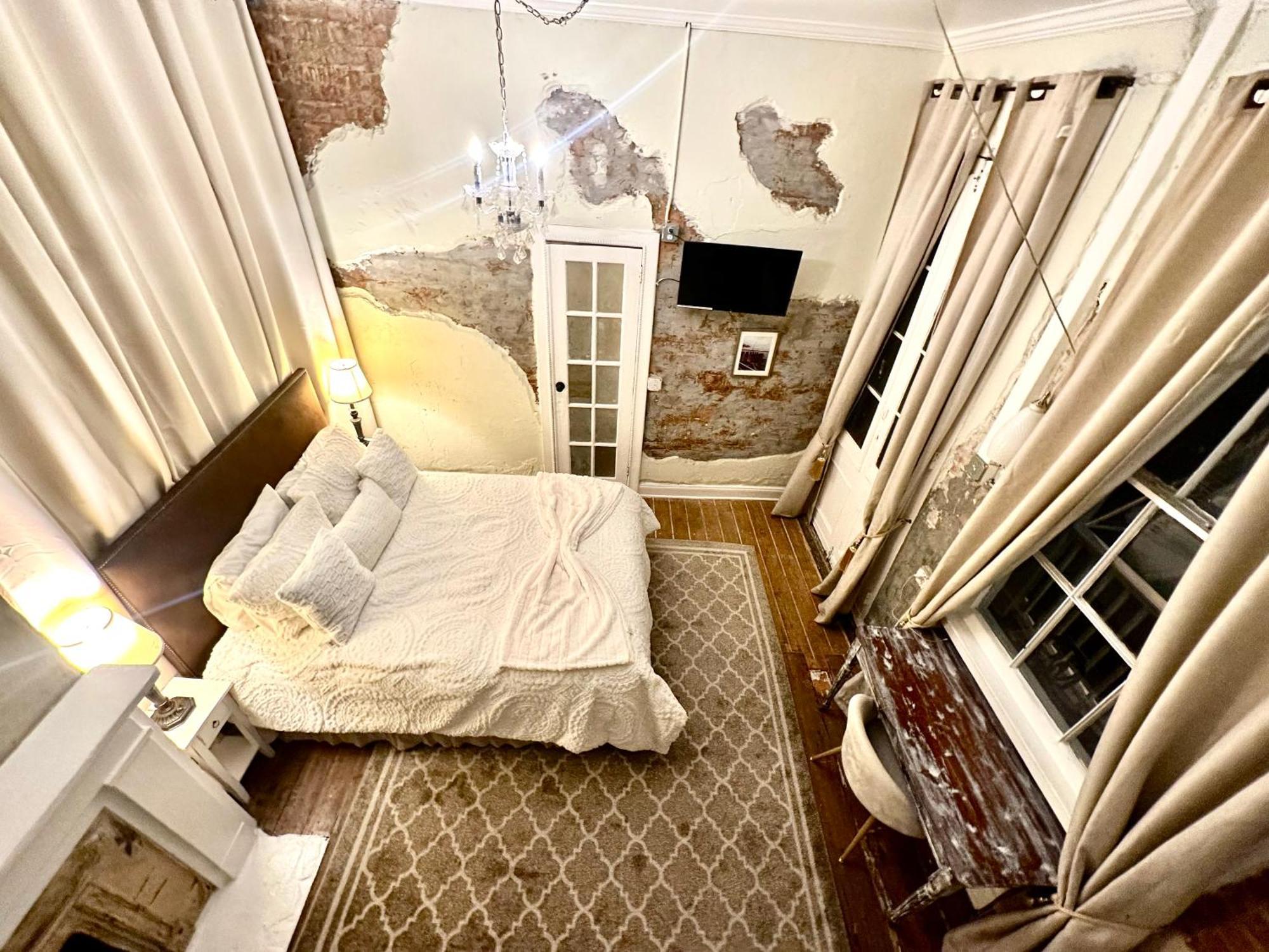 Fleur De Lis Mansion Bed & Breakfast 4*