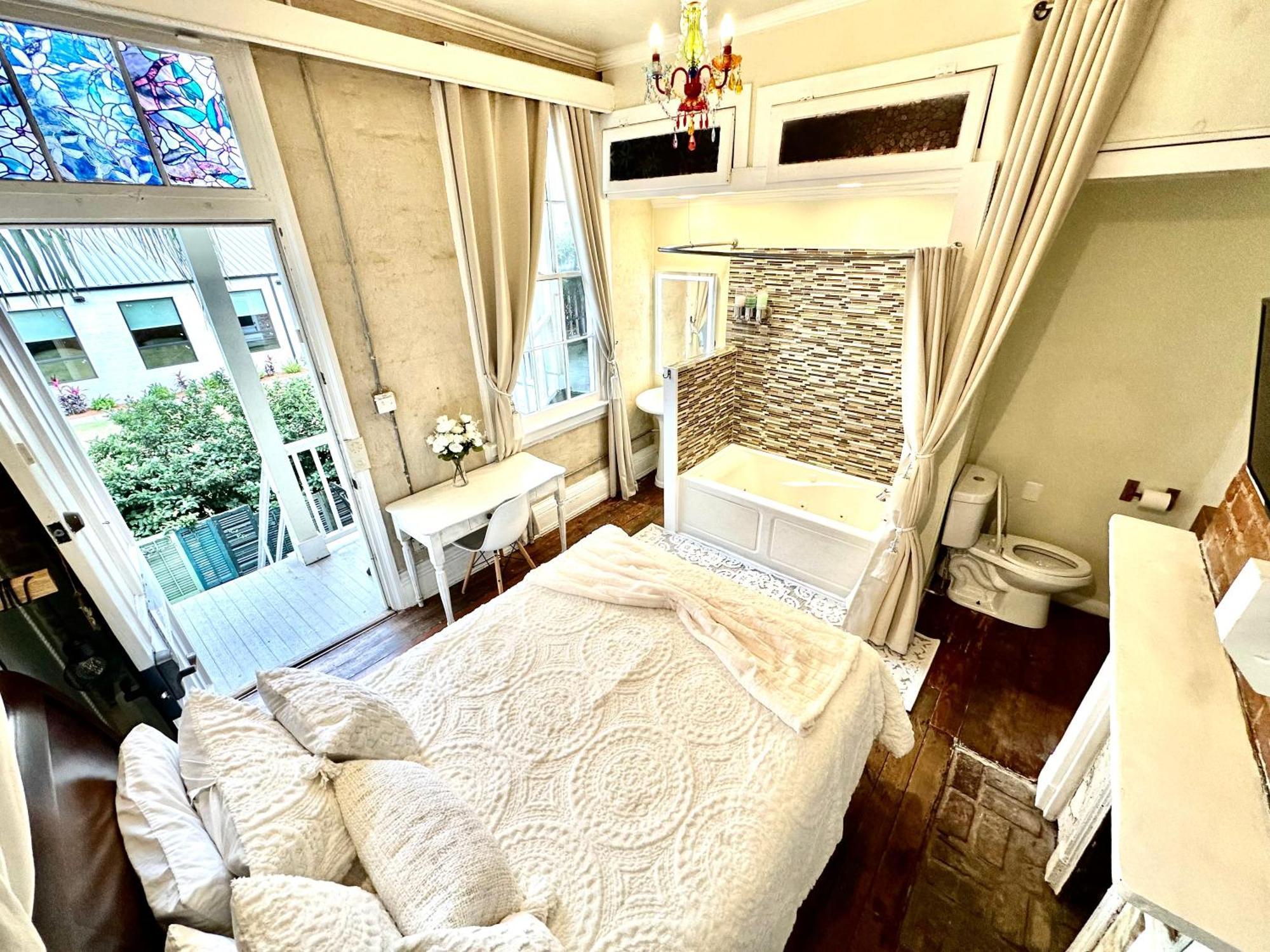 Fleur De Lis Mansion Bed & Breakfast 4*
