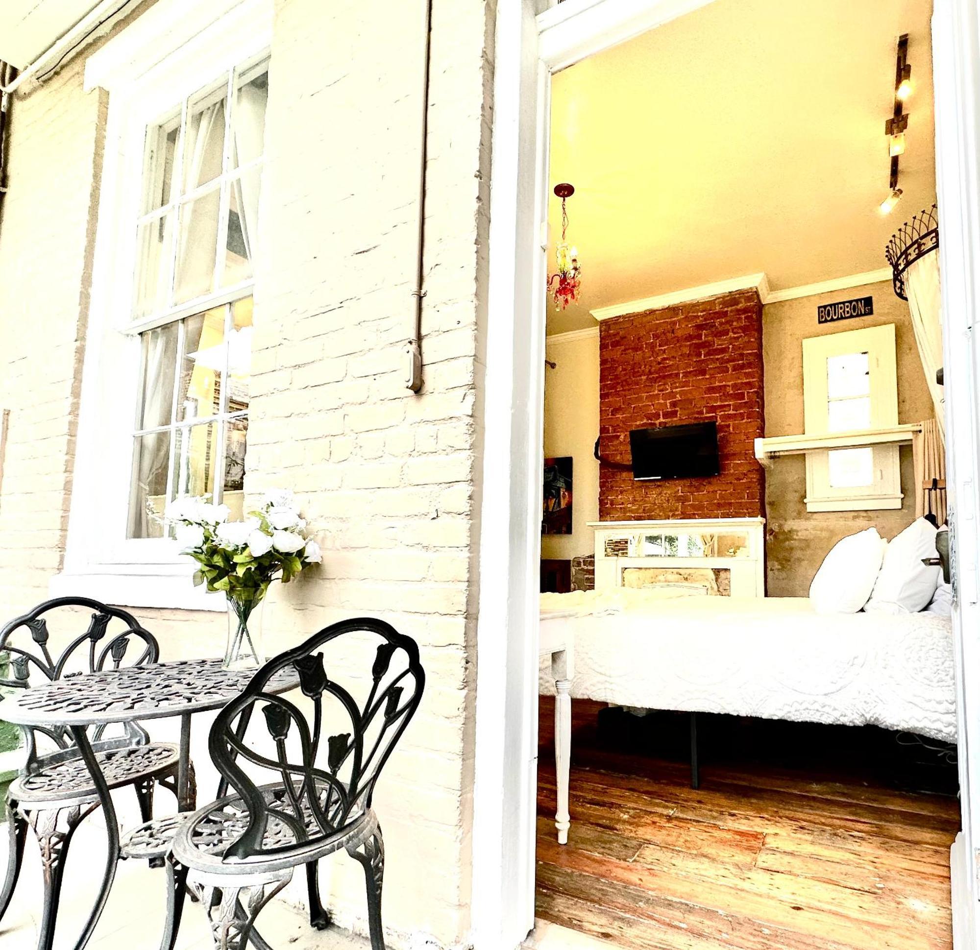 Fleur De Lis Mansion Bed & Breakfast 4*