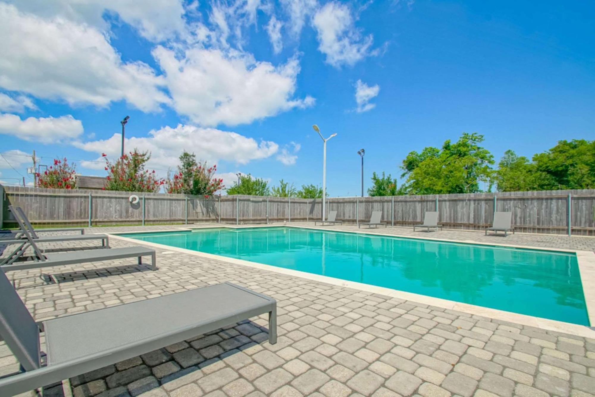 Country & By Radisson, I-10 East, La 2* New Orleans