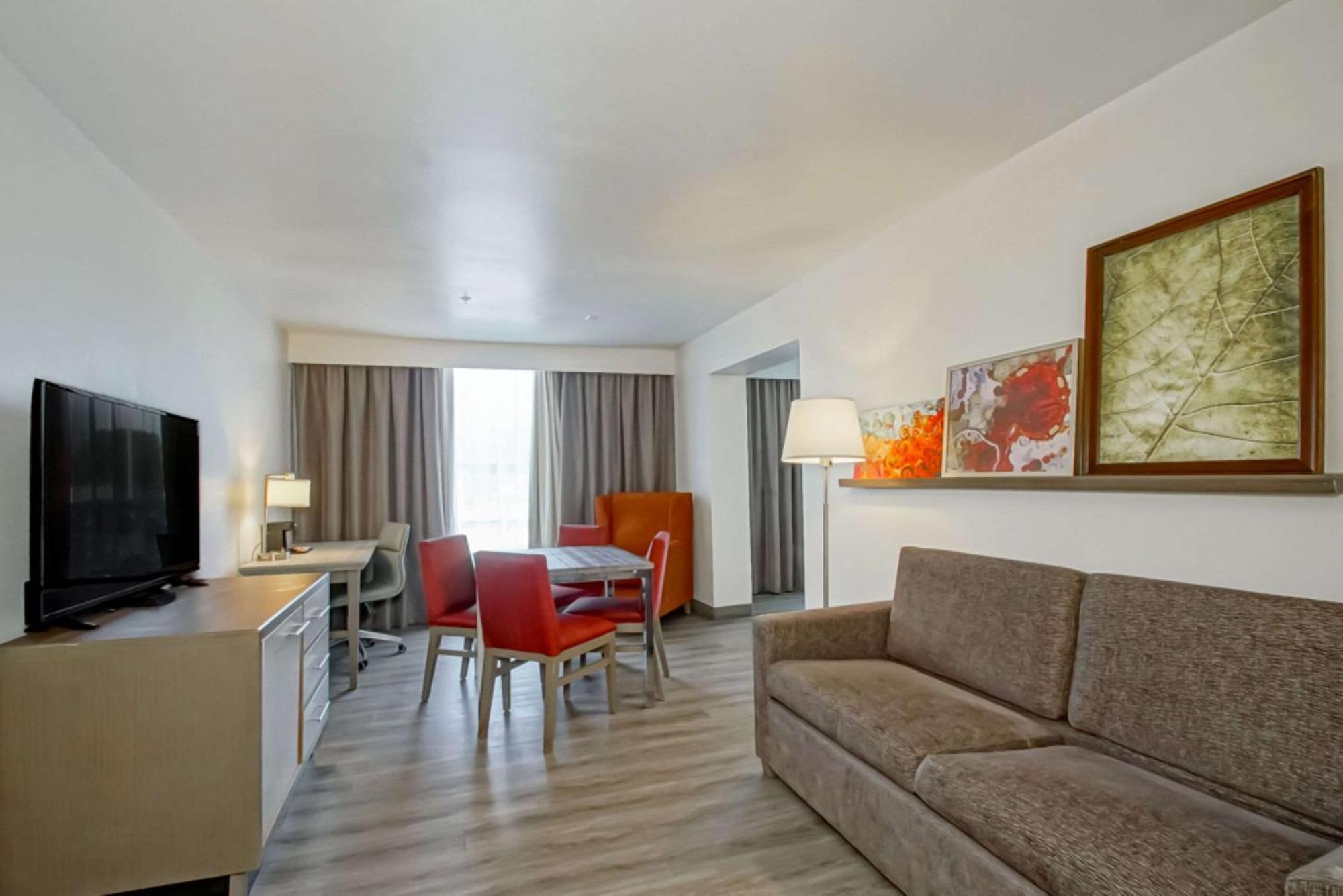 Country & By Radisson, I-10 East, La 2* New Orleans