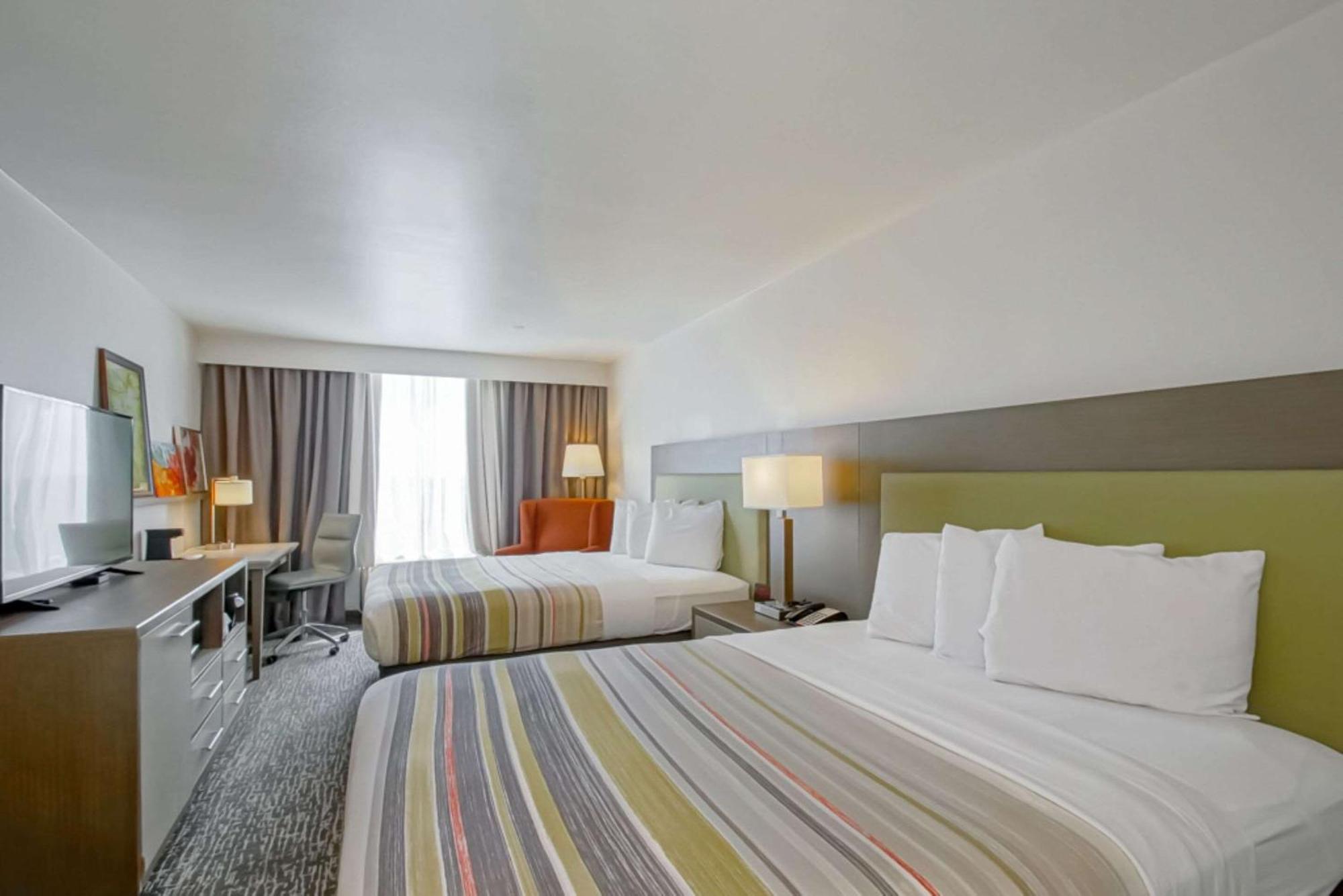 Country & By Radisson, I-10 East, La New Orleans