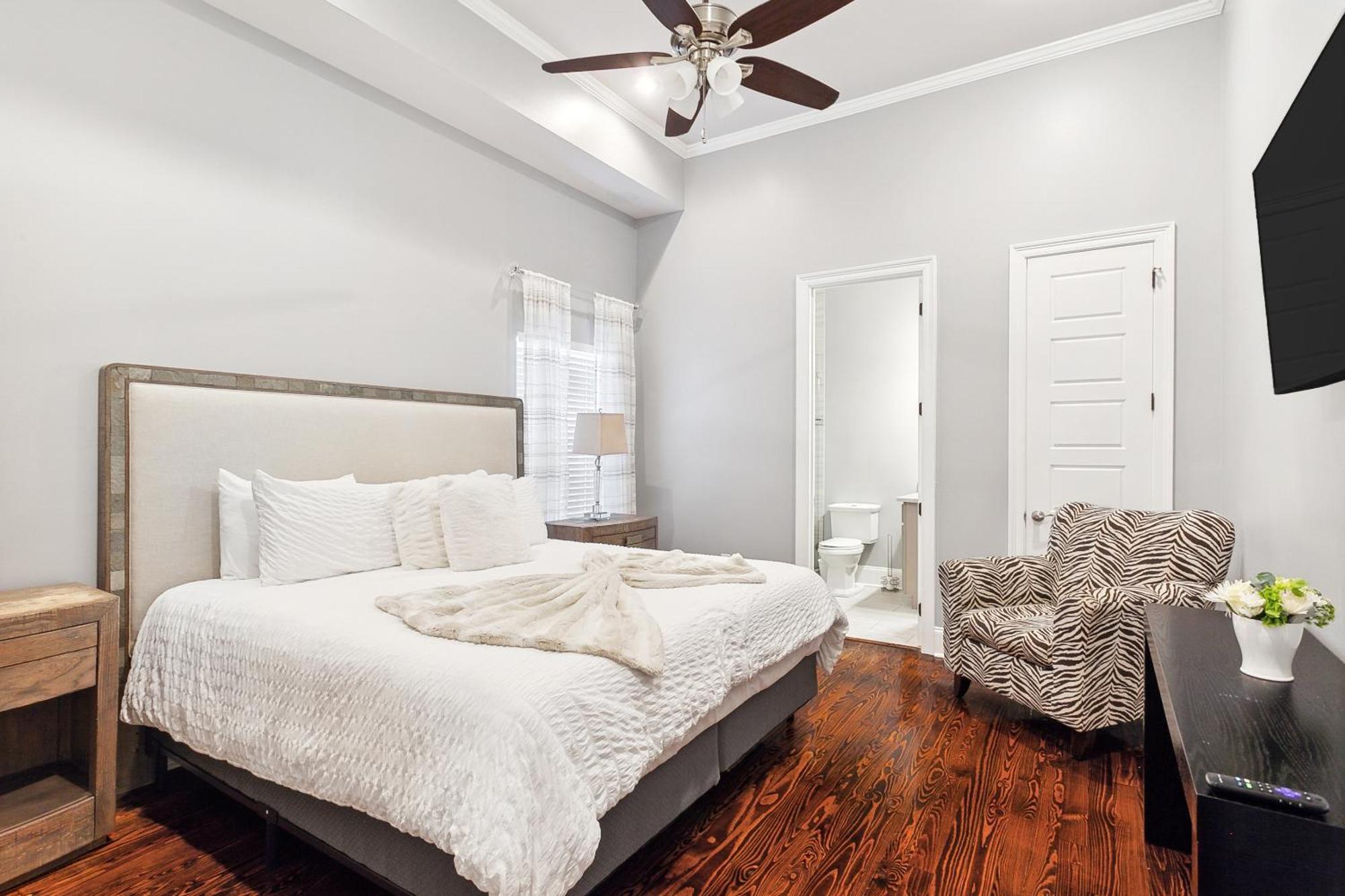 Amazing 3bedroom Townhome, In Historic Dryade City * New Orleans