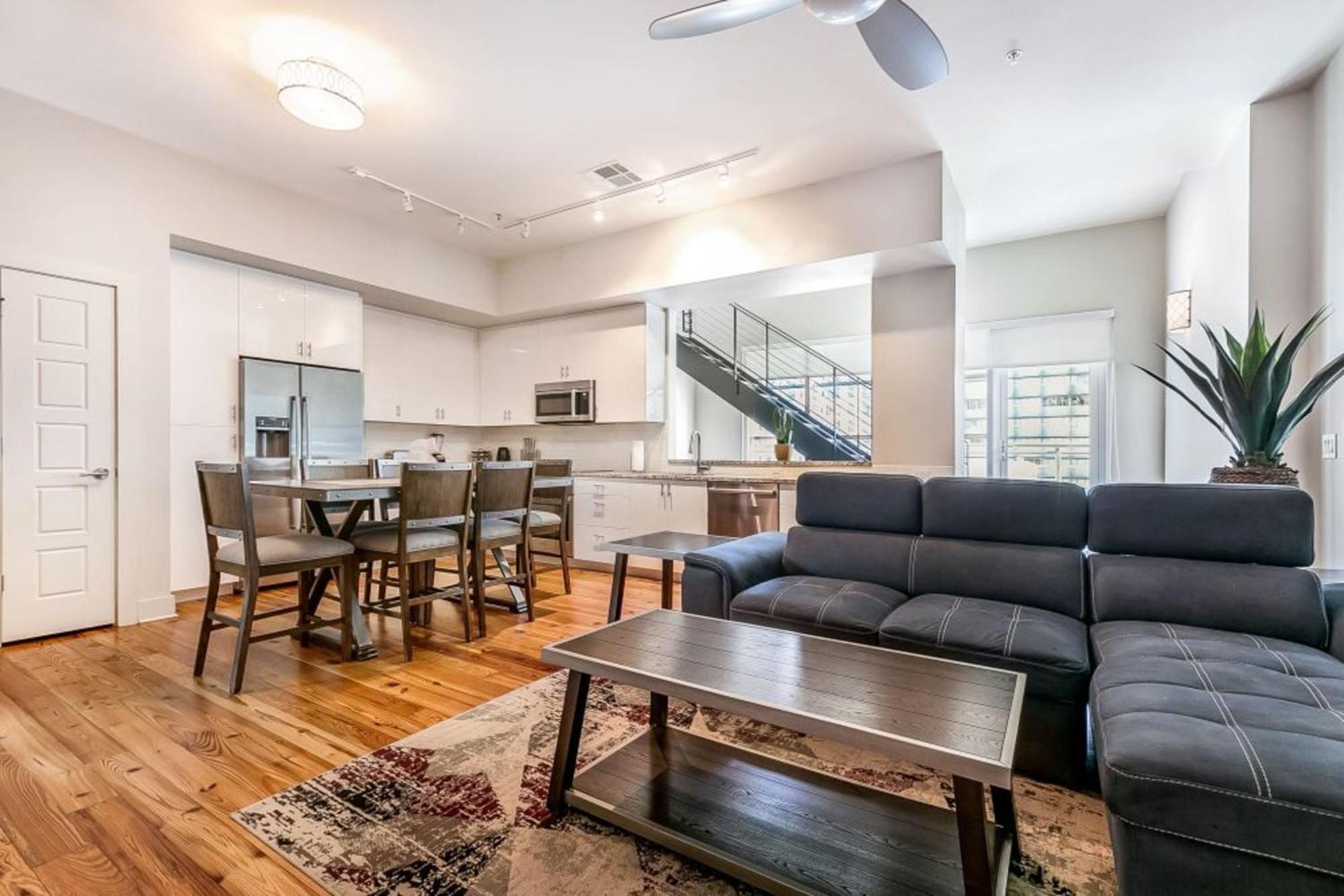 Upscale And Penthouses Close To Canal And Bourbon St Apartment