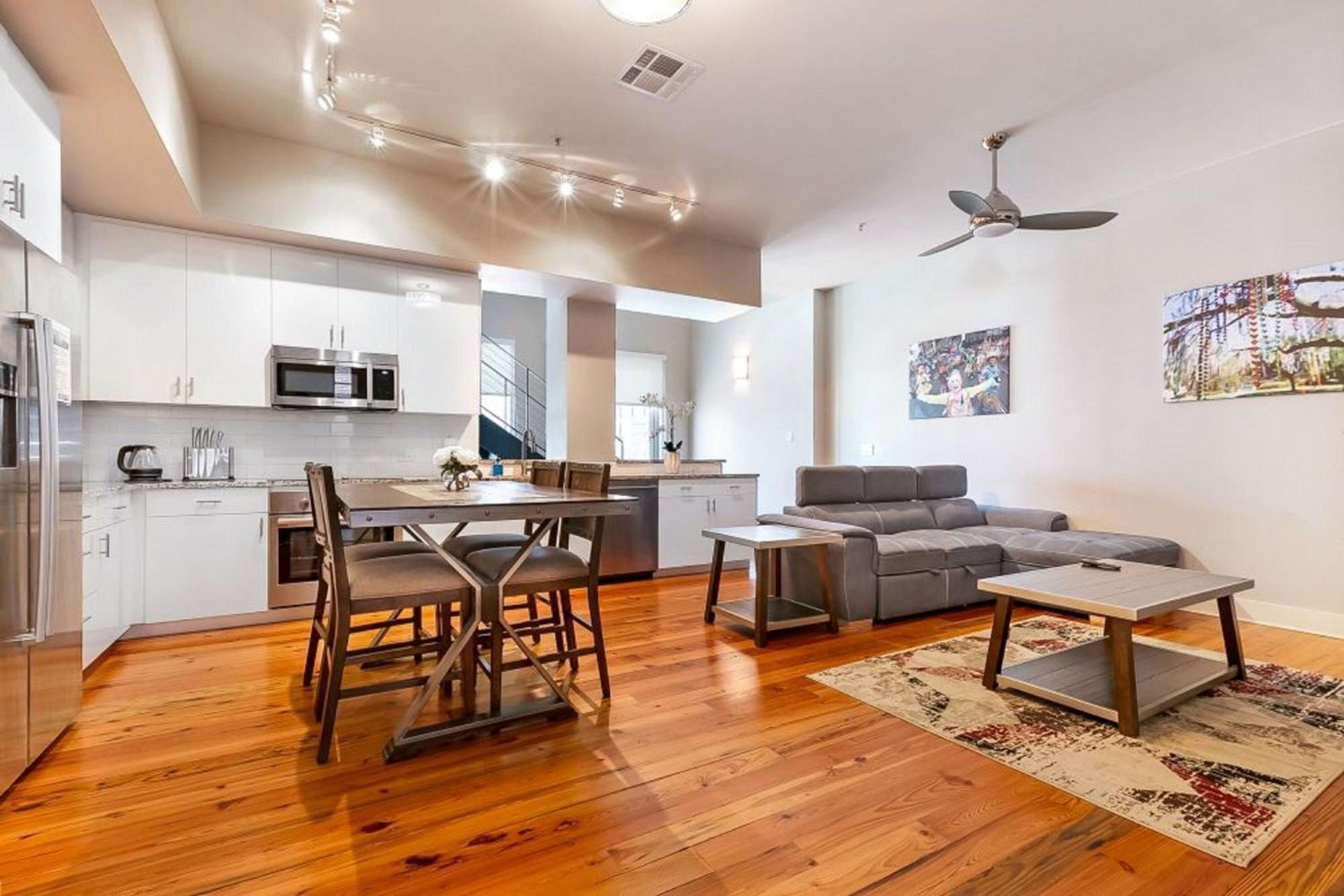Upscale And Penthouses Close To Canal And Bourbon St Apartment *