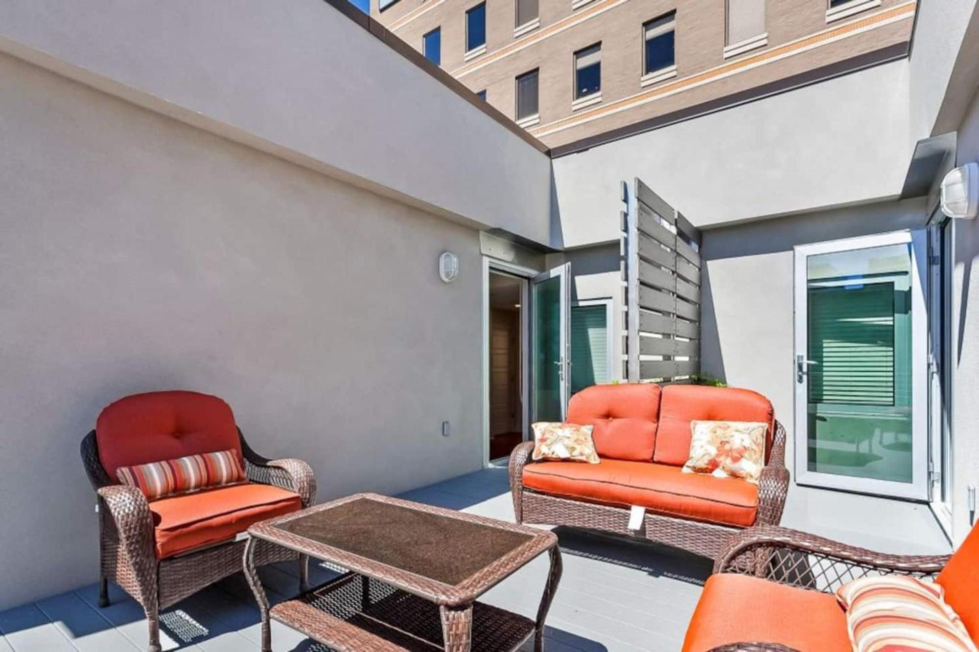 Upscale And Penthouses Close To Canal And Bourbon St