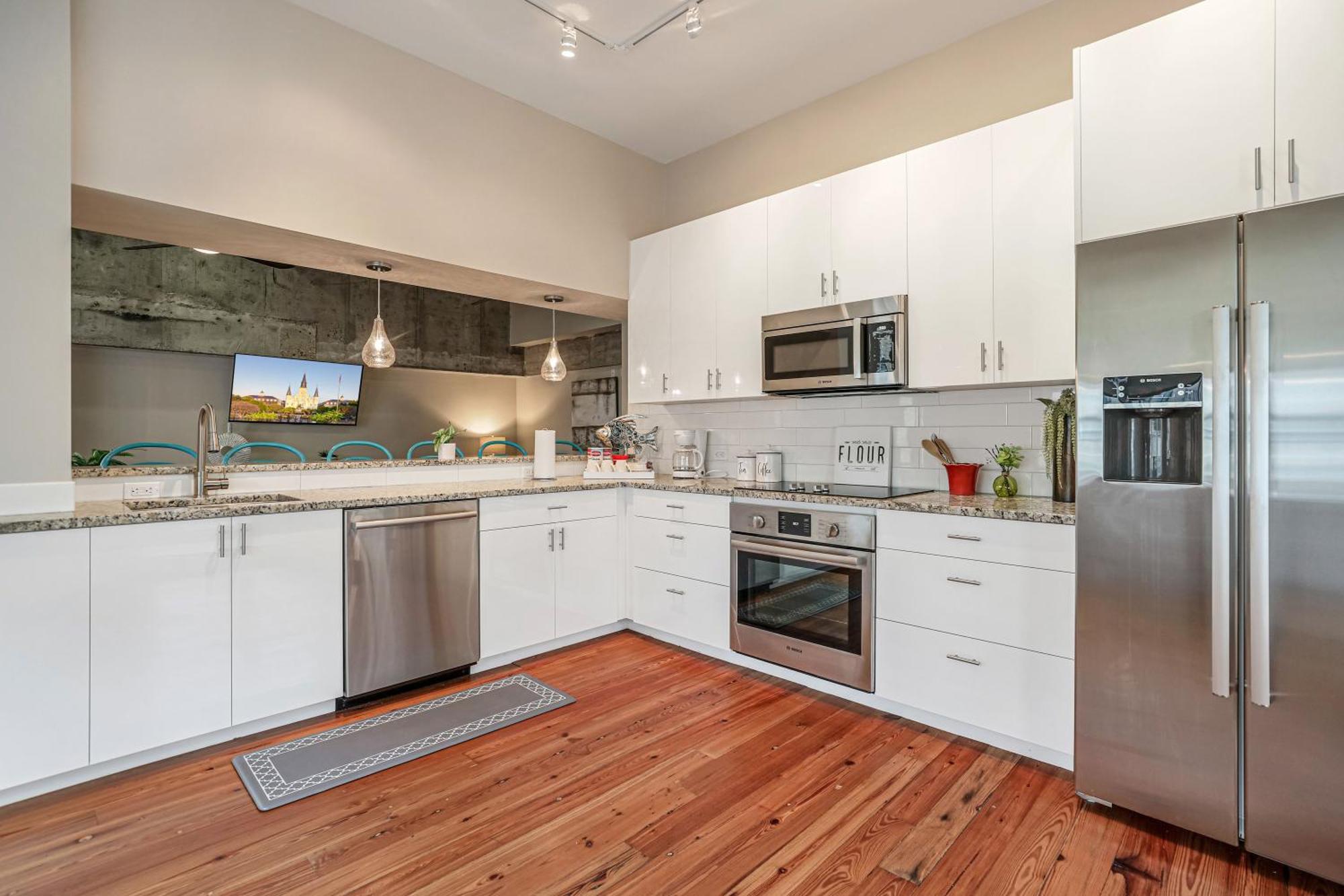Upscale And Penthouses Close To Canal And Bourbon St Apartment *