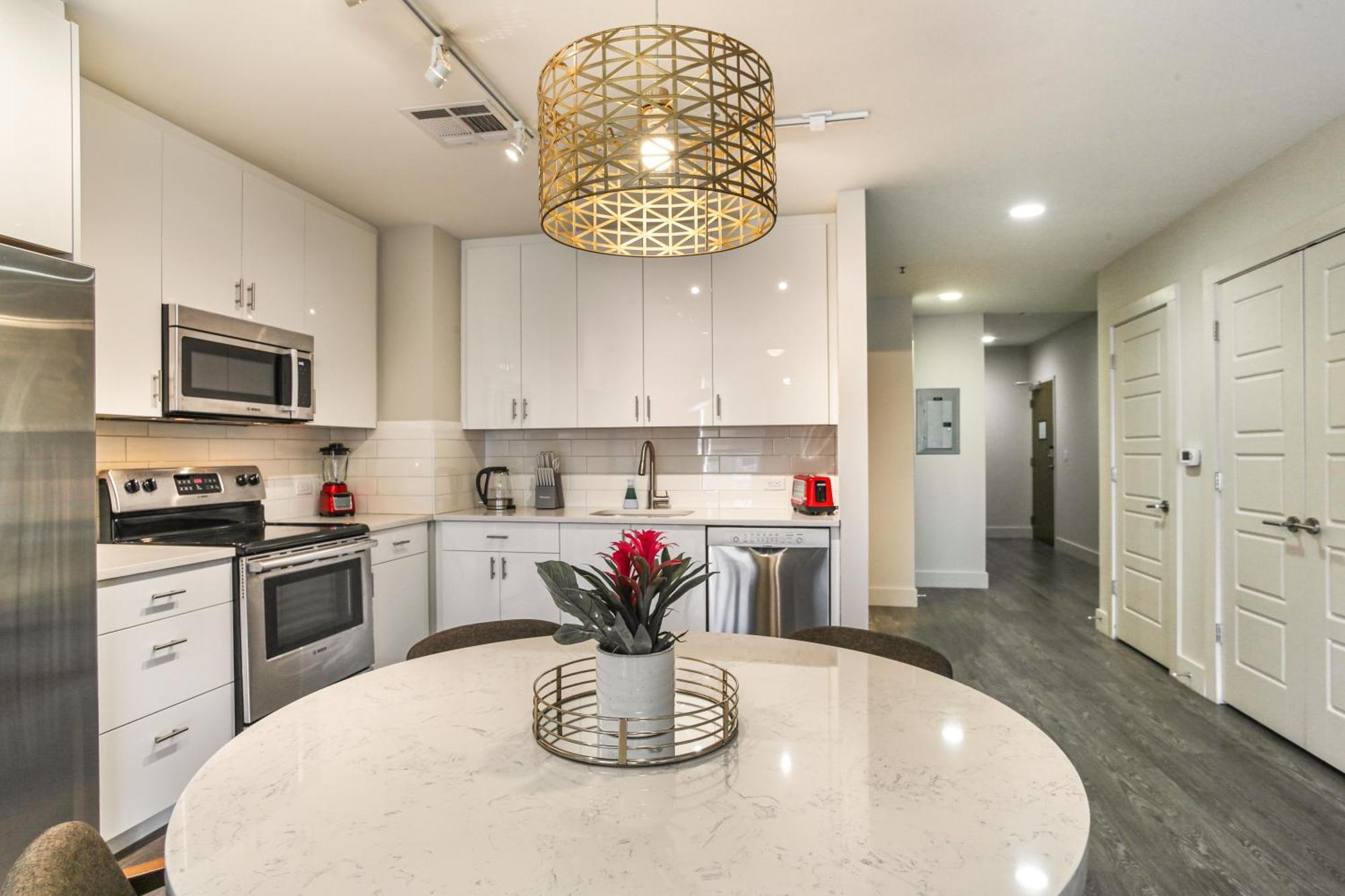 Upscale And Penthouses Close To Canal And Bourbon St