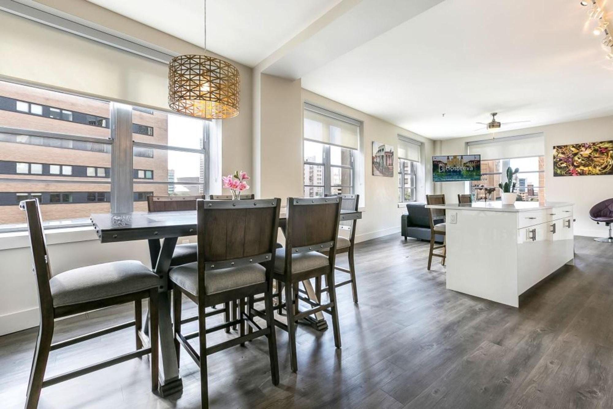 Upscale And Penthouses Close To Canal And Bourbon St