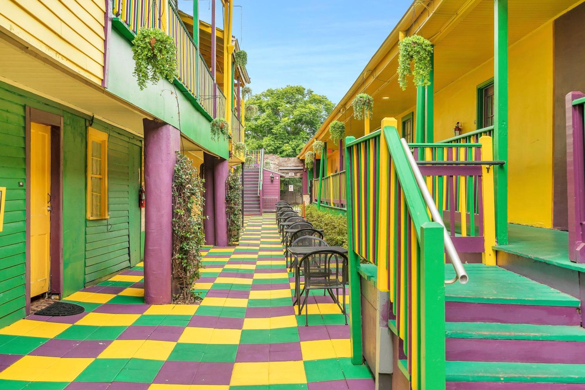 Historic Mardi Gras 3*