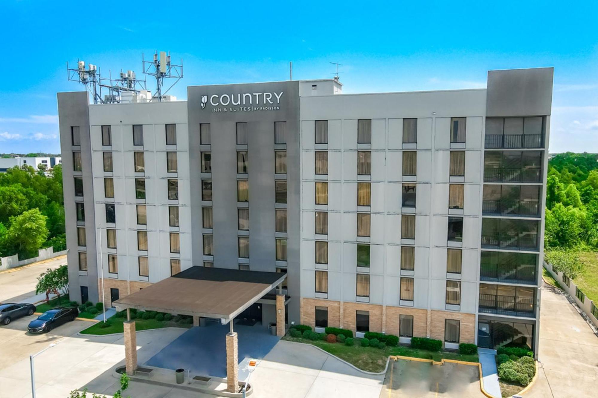 Country & By Radisson, I-10 East, La Hotel