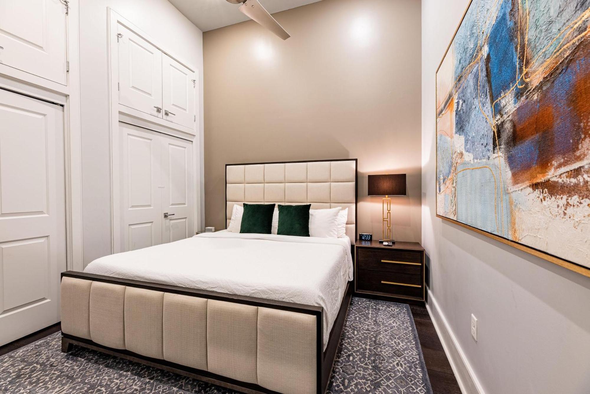 The Iris Apartment *